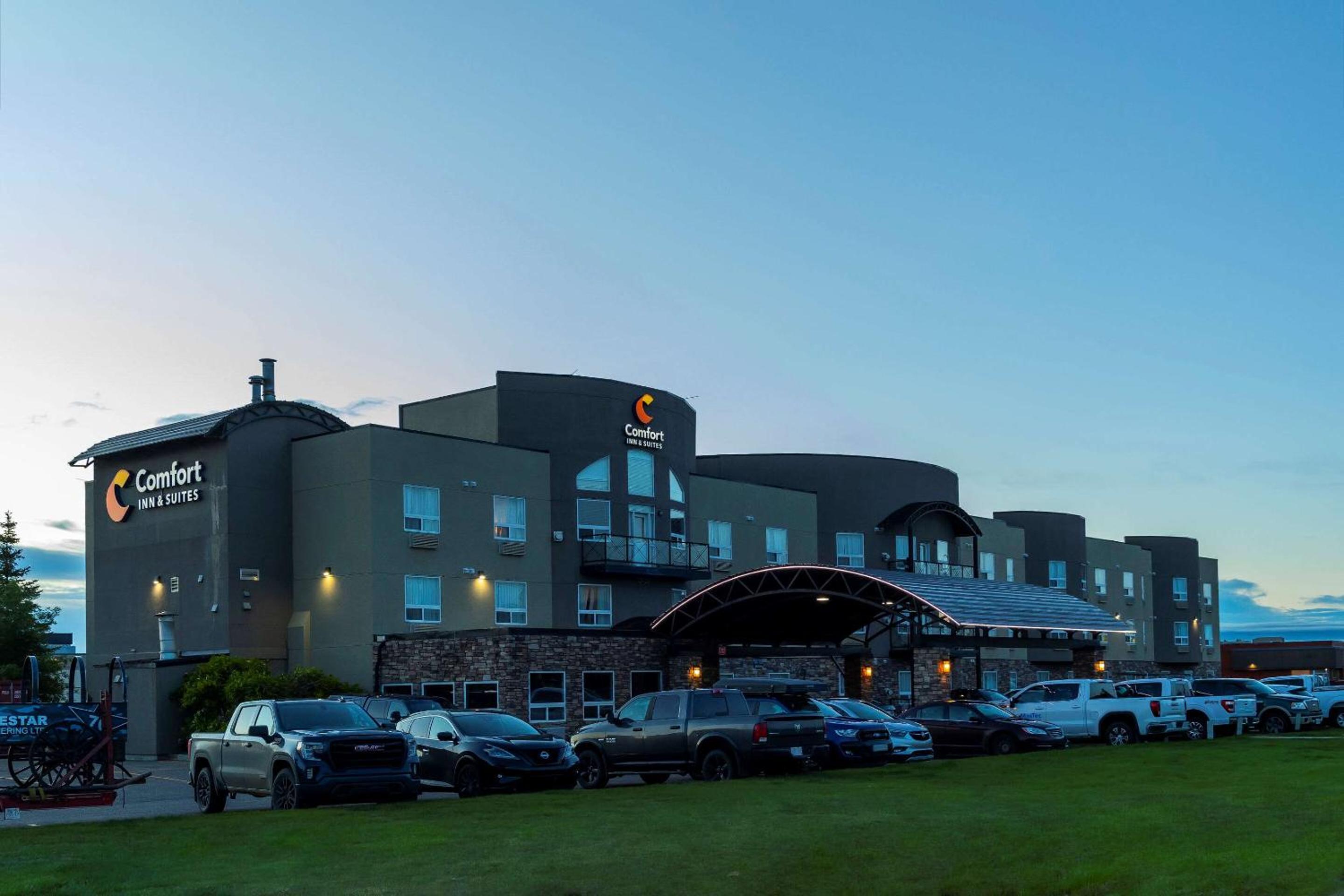 Medicine Hat Vacations - Comfort Inn  Suites - Property Image 1