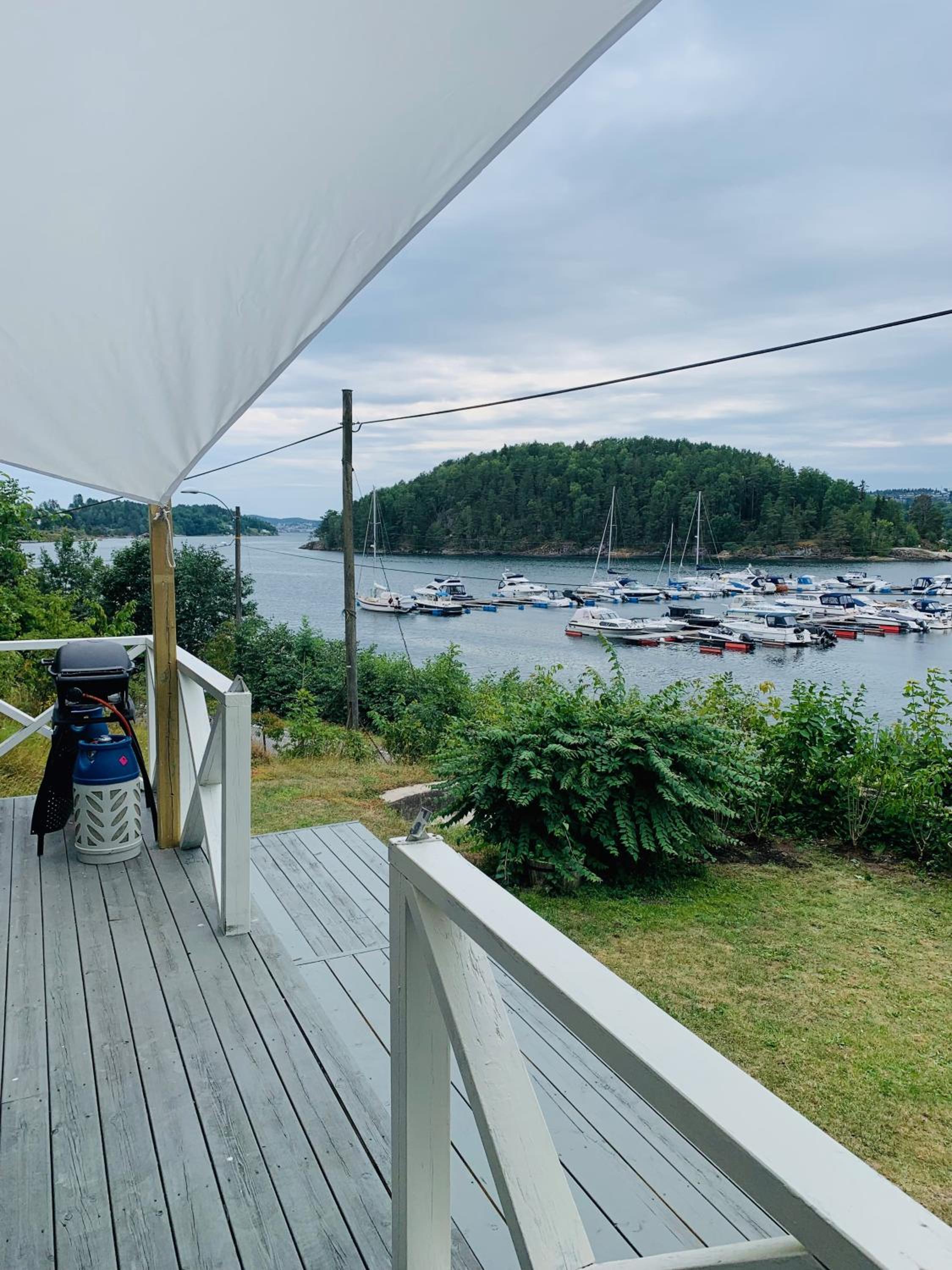 Renovated sea facing cottage on the Eidanger fjord view 4