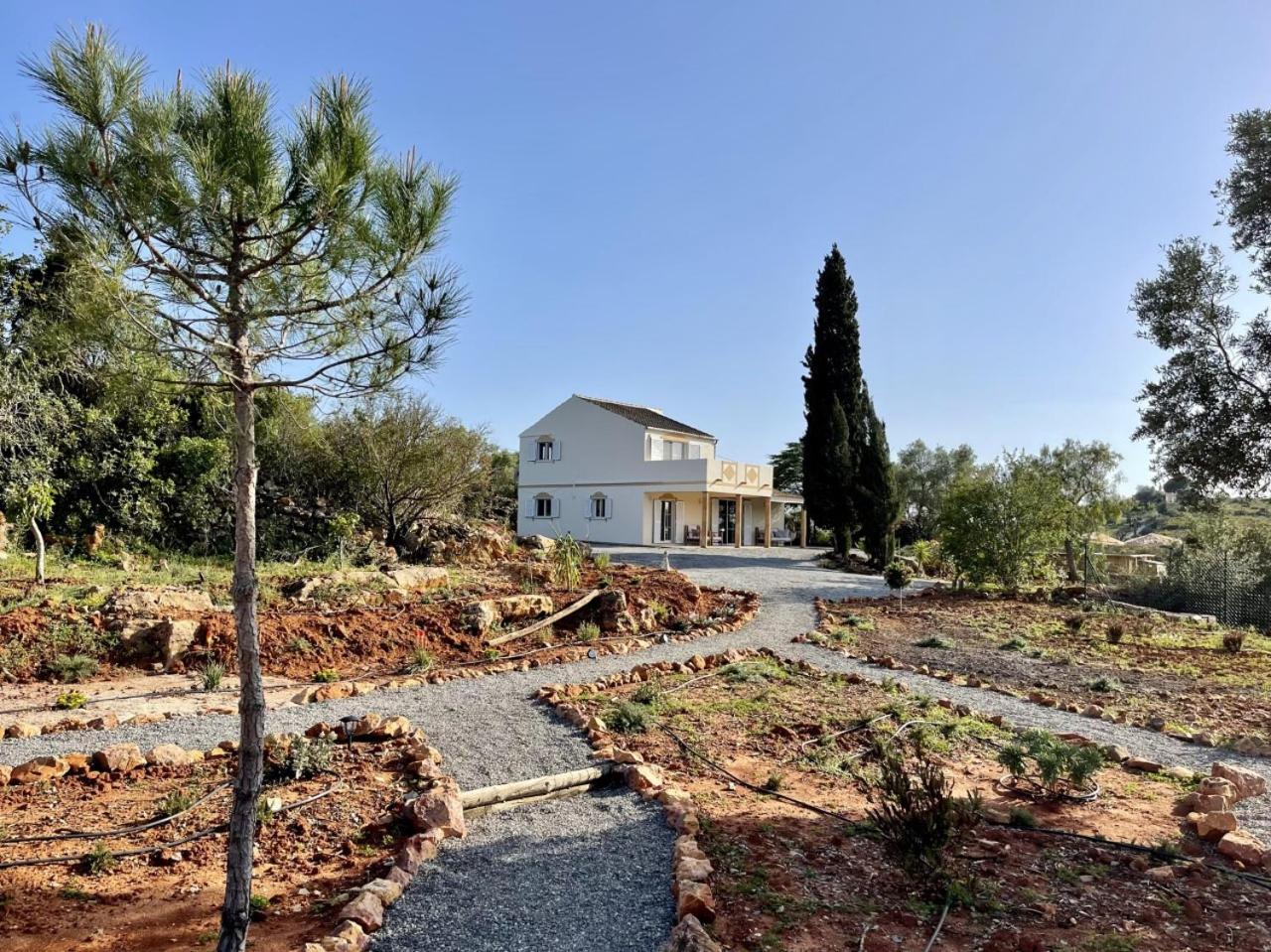 Casa Colinas Roxas by Portucasa view 4