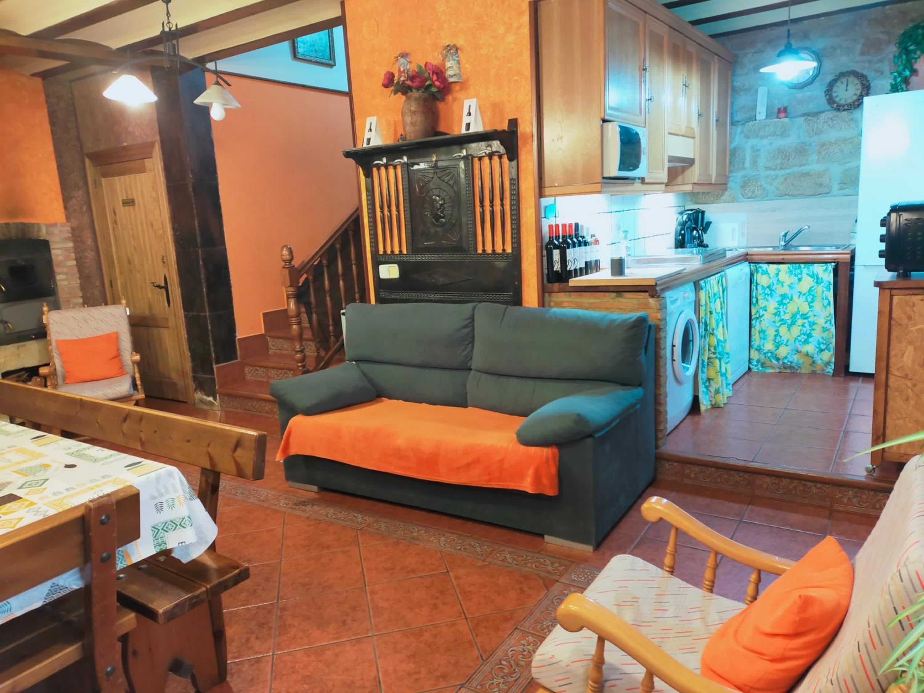 Casa junto a Haro y Miranda de Ebro con aire acondicionado wifi libre y barbacoa ,en un pueblo con encanto view 4