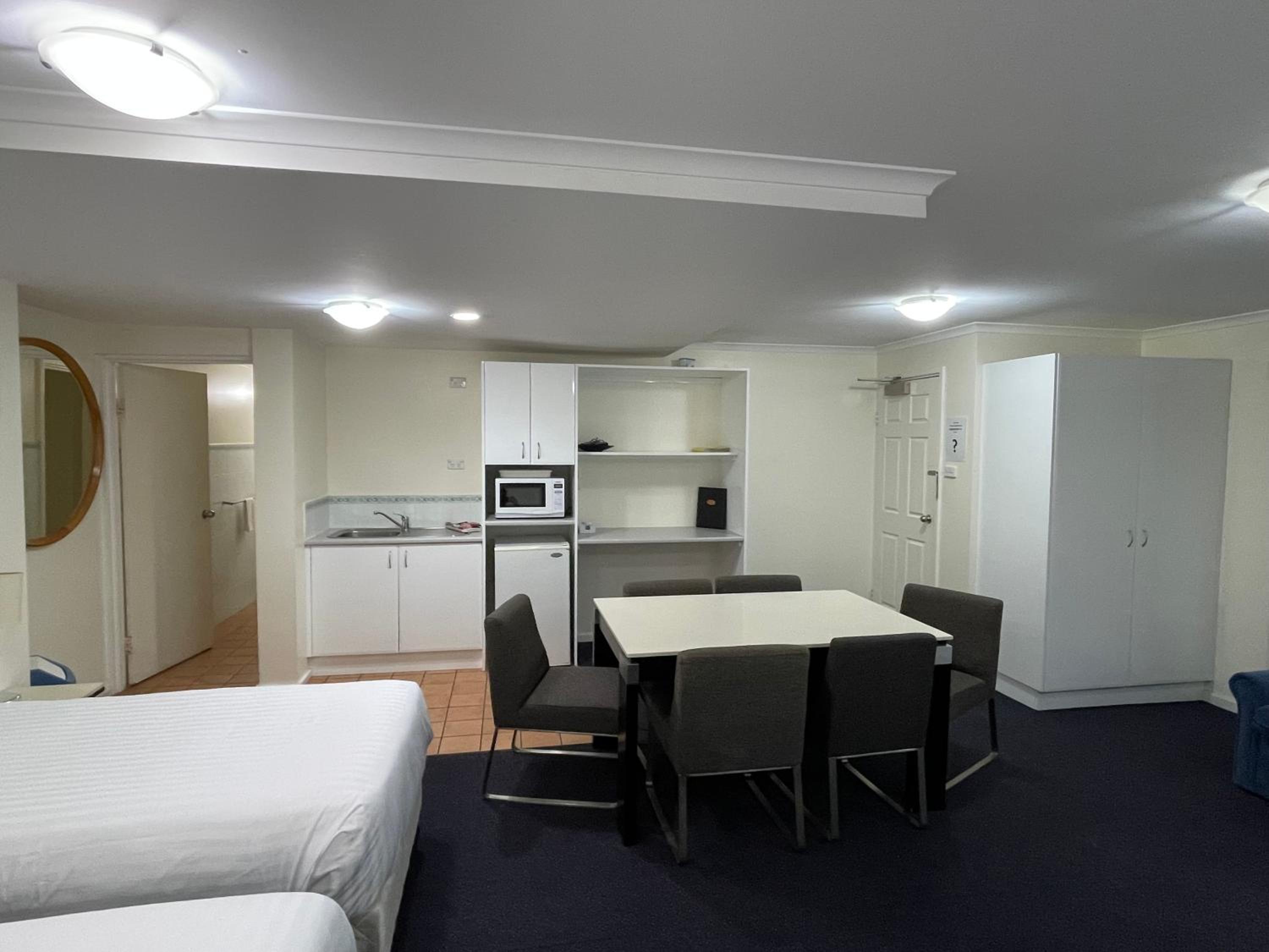 Lakeview Motor Inn