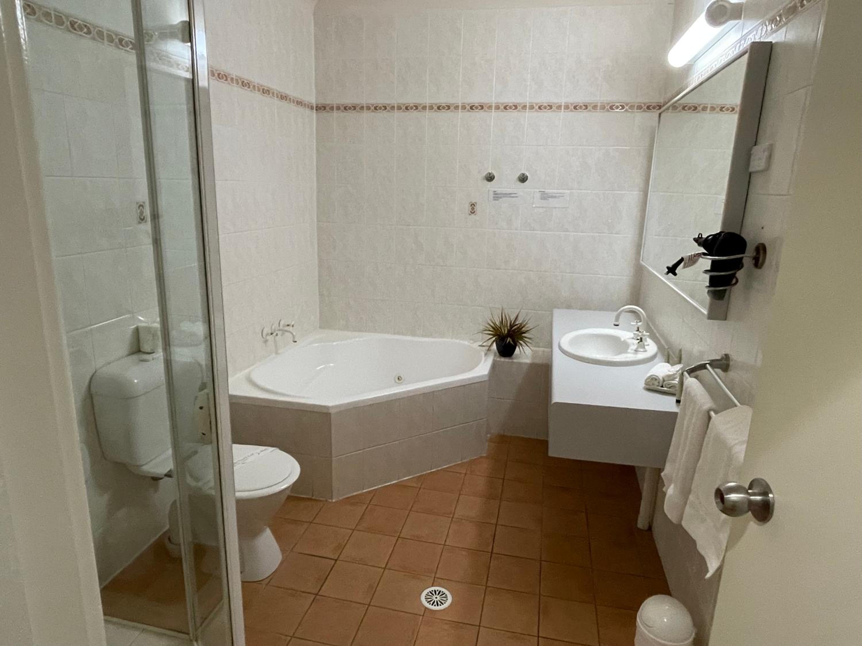 Lakeview Motor Inn