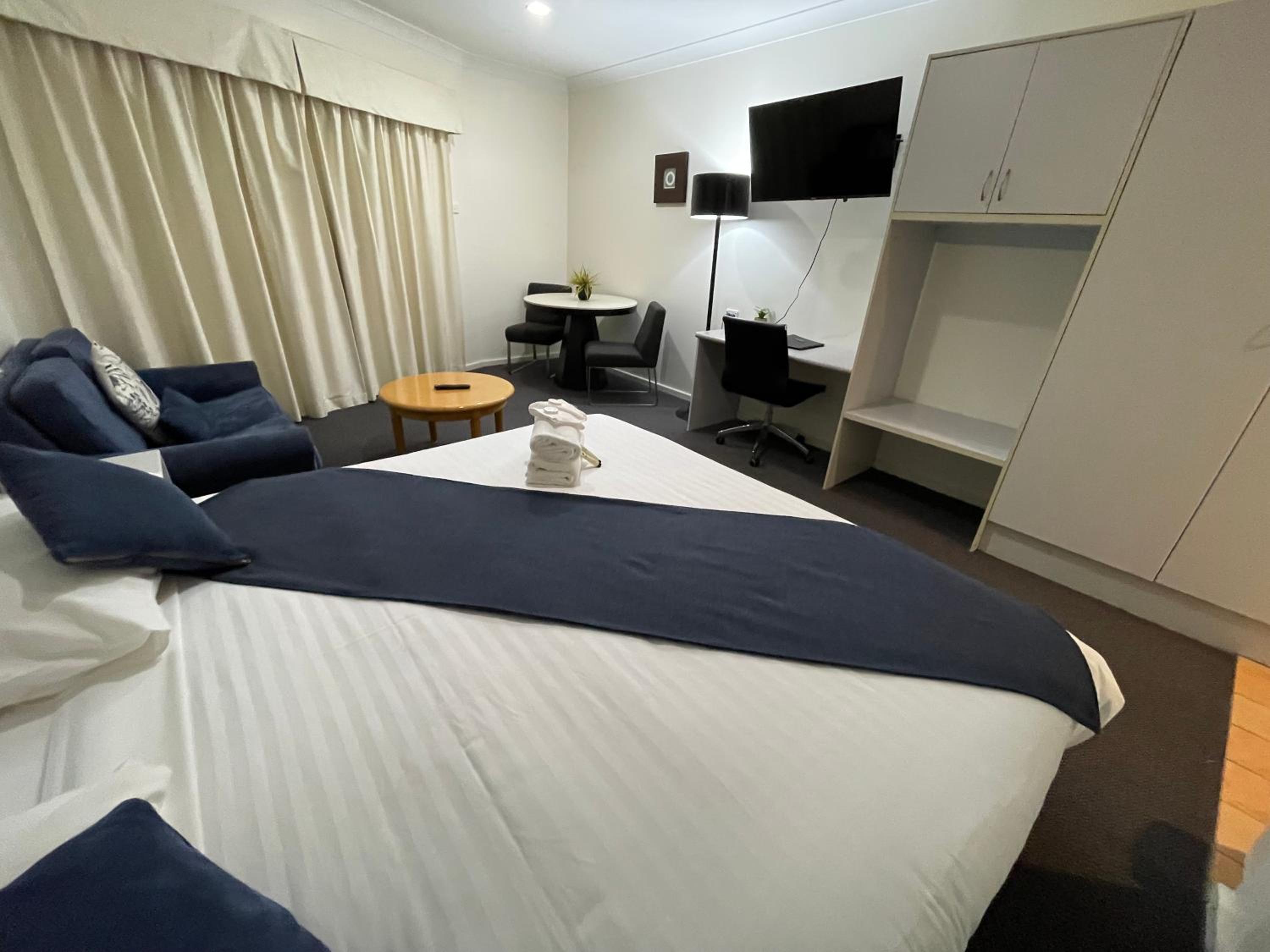 Lakeview Motor Inn