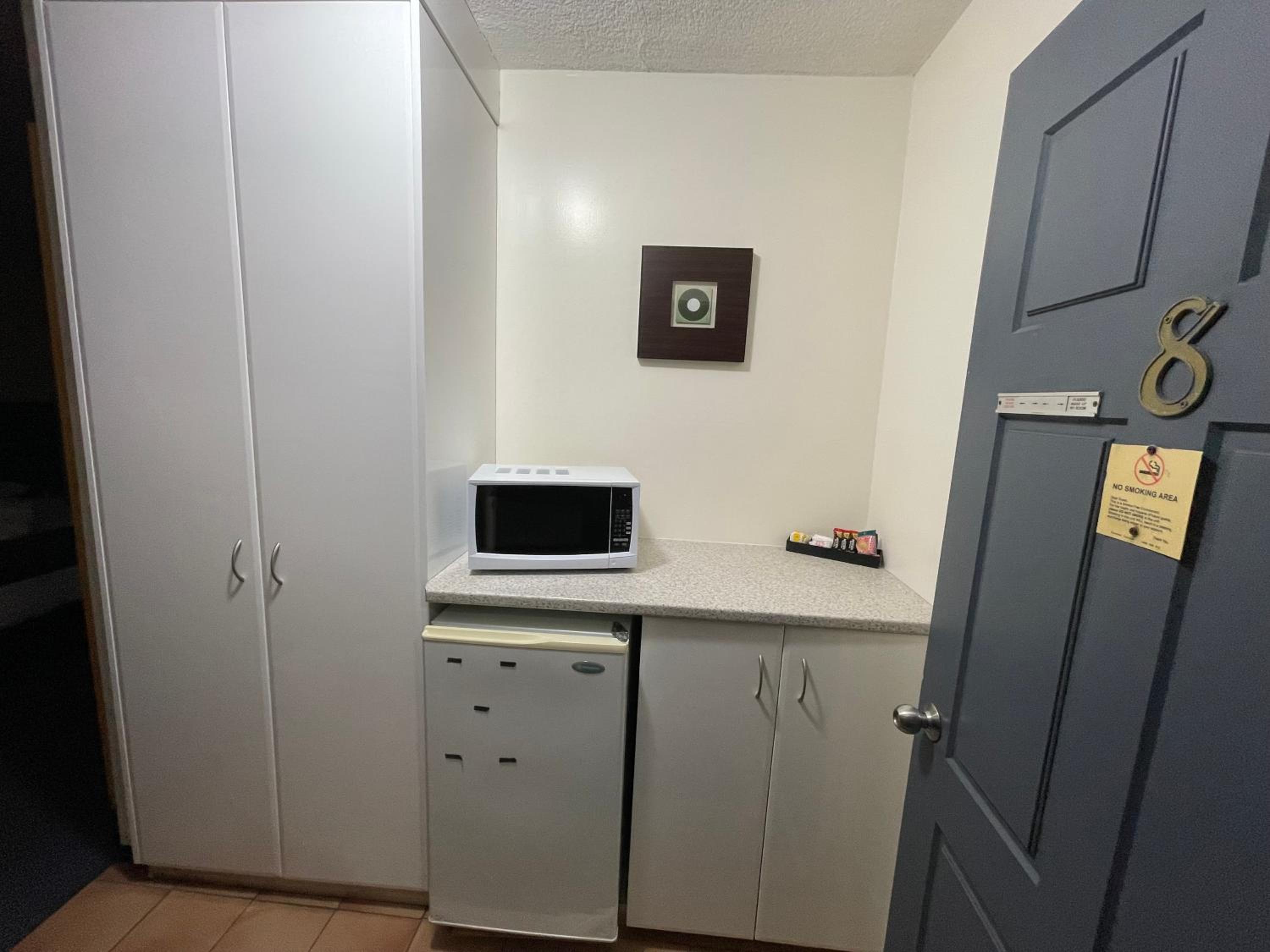 Lakeview Motor Inn