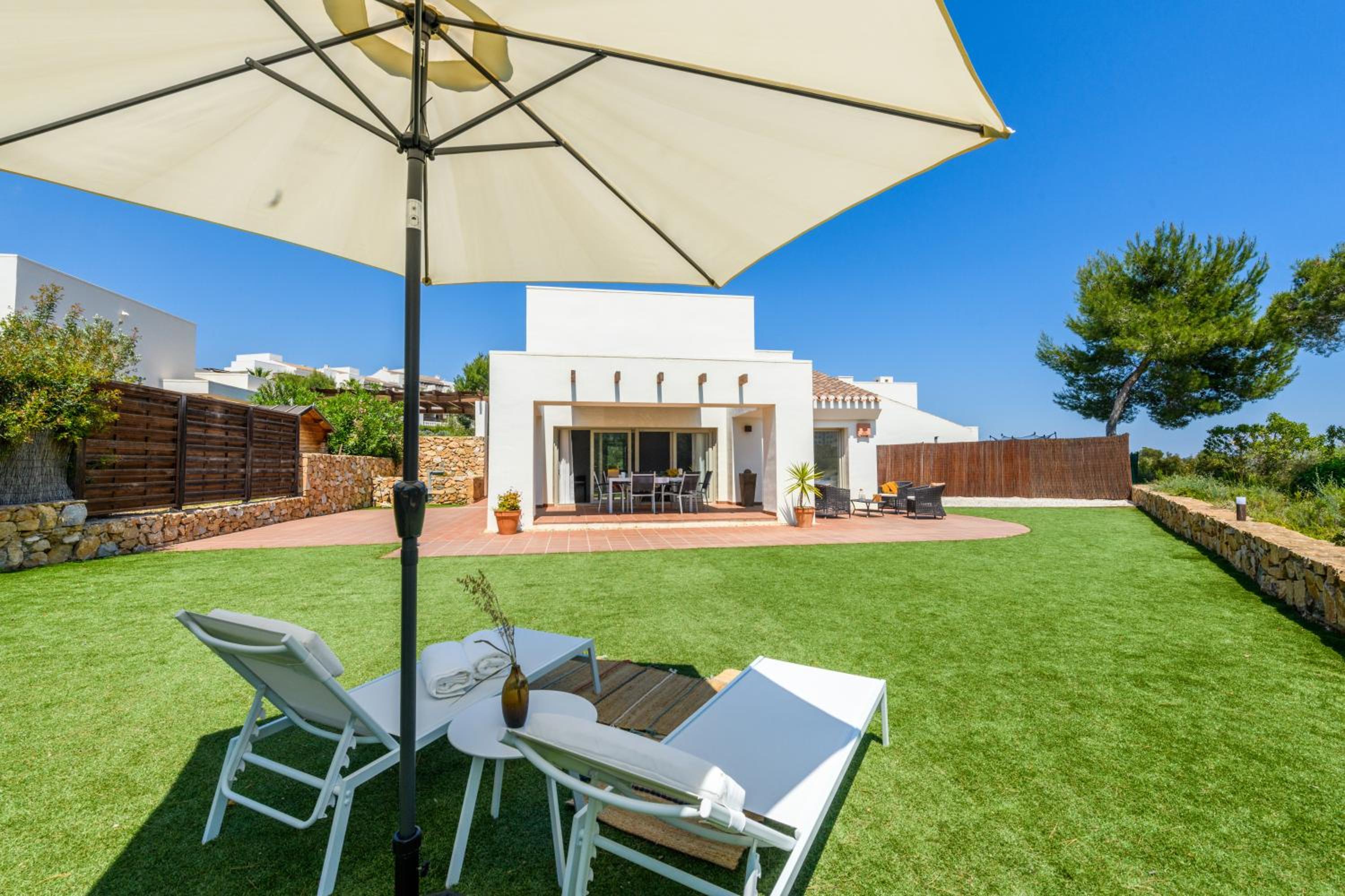 Las Colinas Golf & Country Club Residences view 4