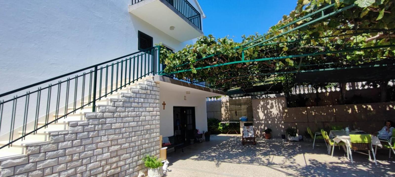 Apartments Racetin view 4