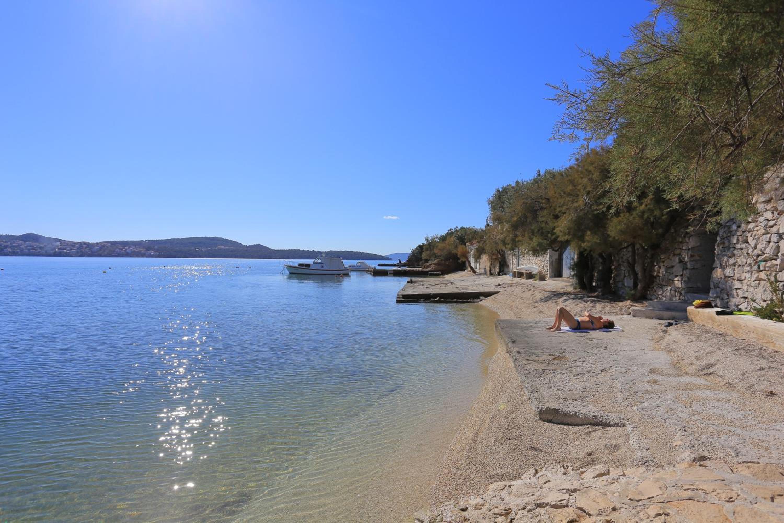 Apartments by the sea Seget Donji, Trogir - 18648 view 2