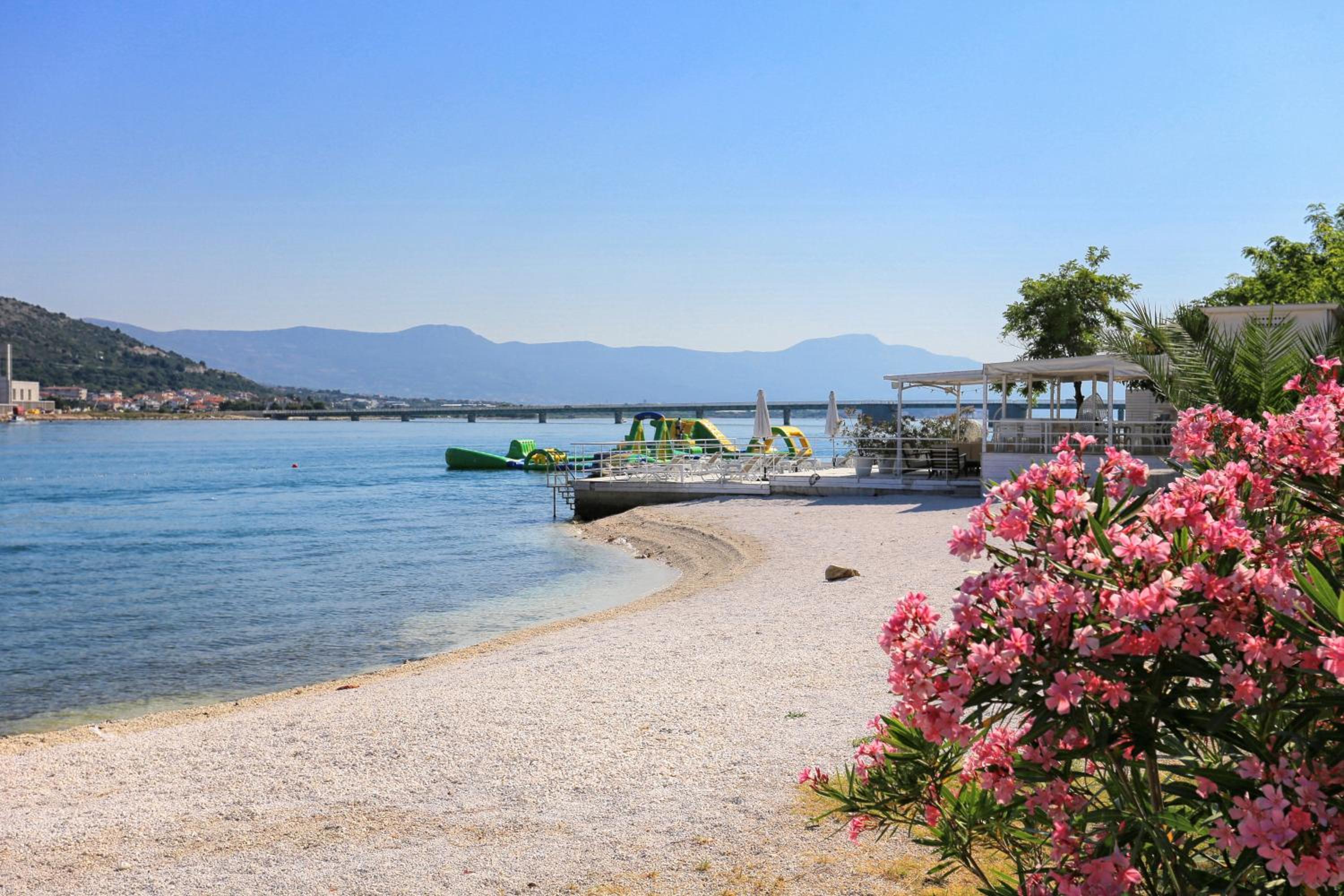 Apartments by the sea Trogir - 18953 view 4