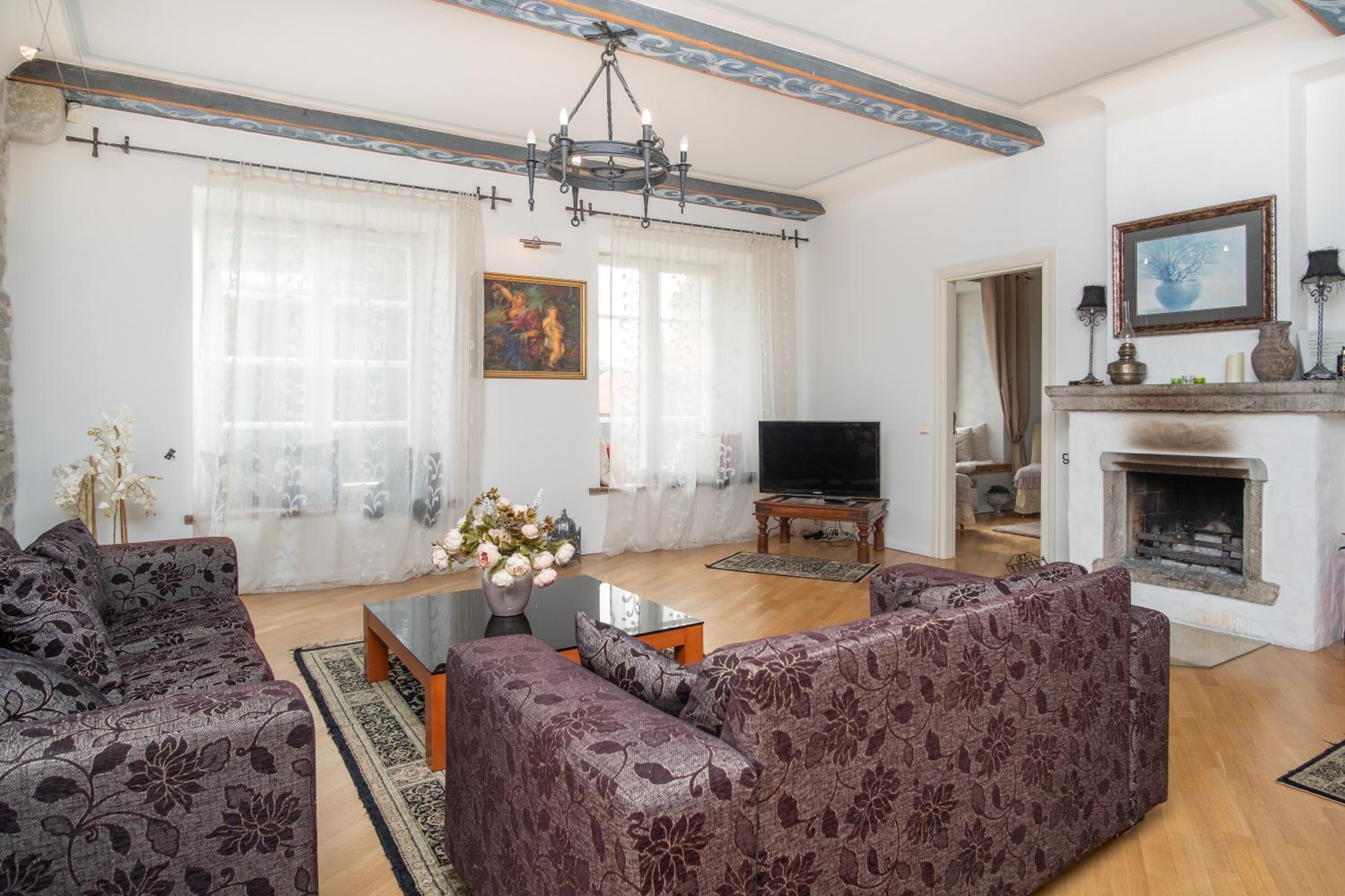 Dream Stay - Historical 3-Bedroom Apartment with Sauna view 5