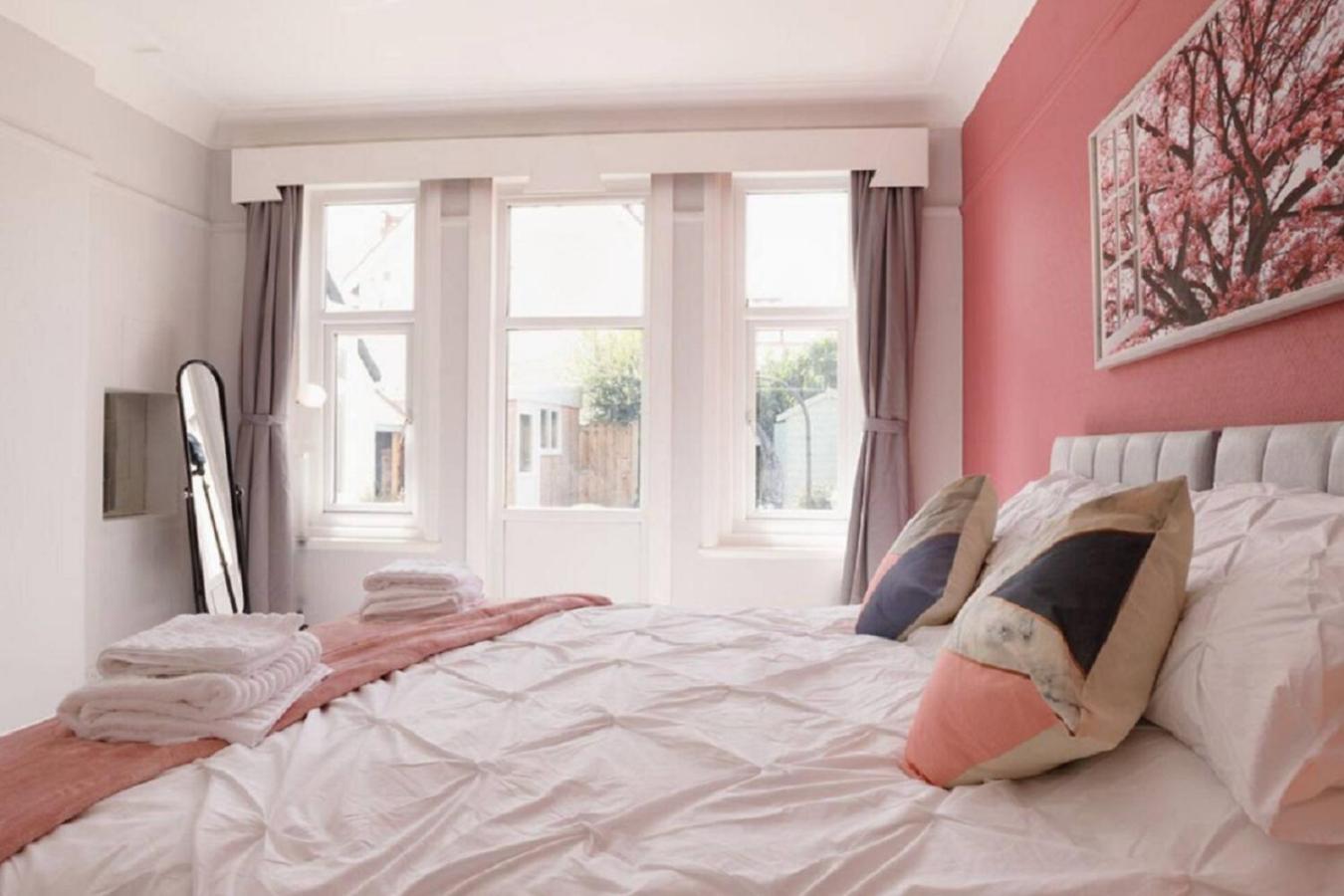 Lovely, Cosy Beachside Cottage 1 - Perfect Location view 2