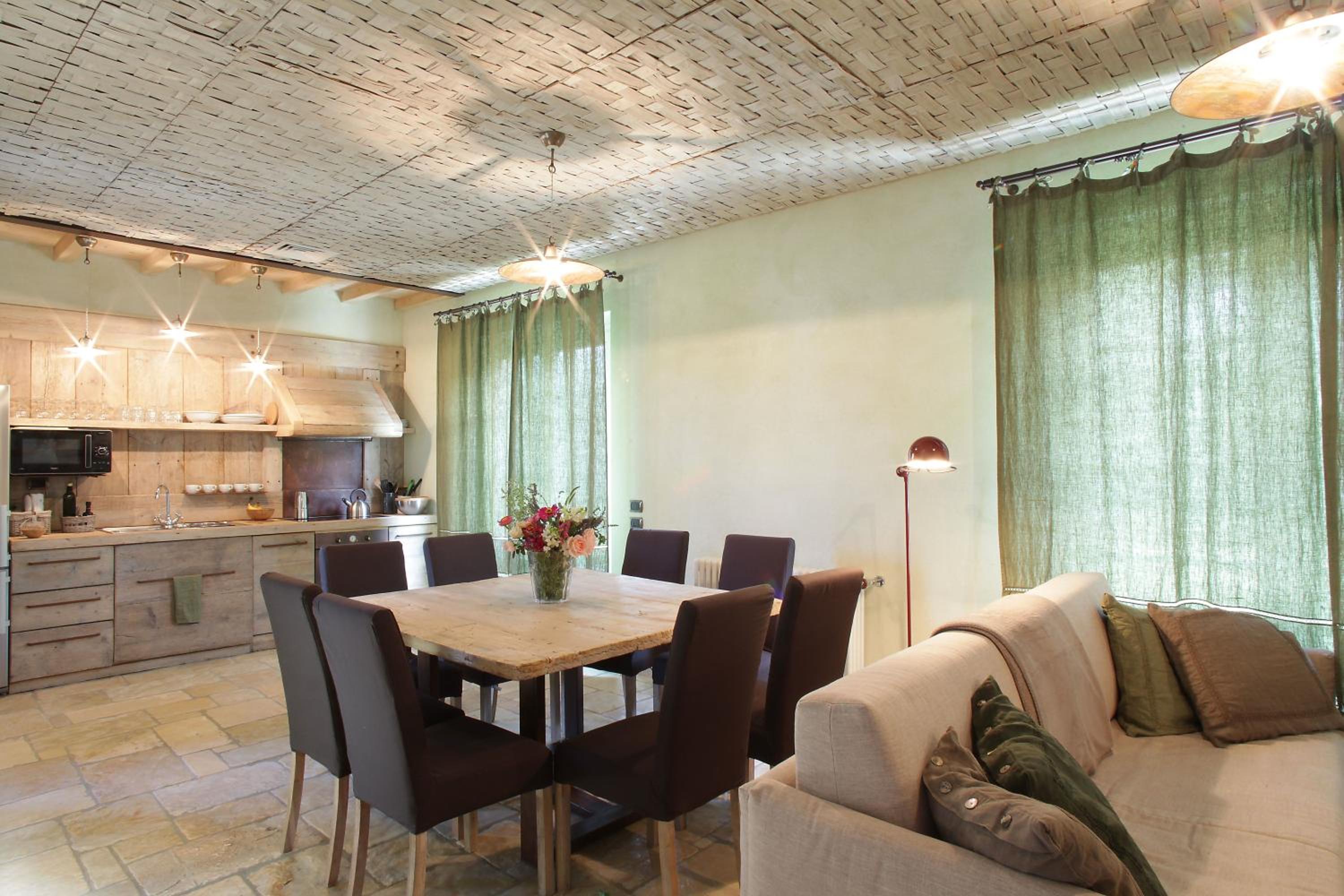 Olimagio Farm Stay with animals and 25m pool, beach at cycling distance view 2