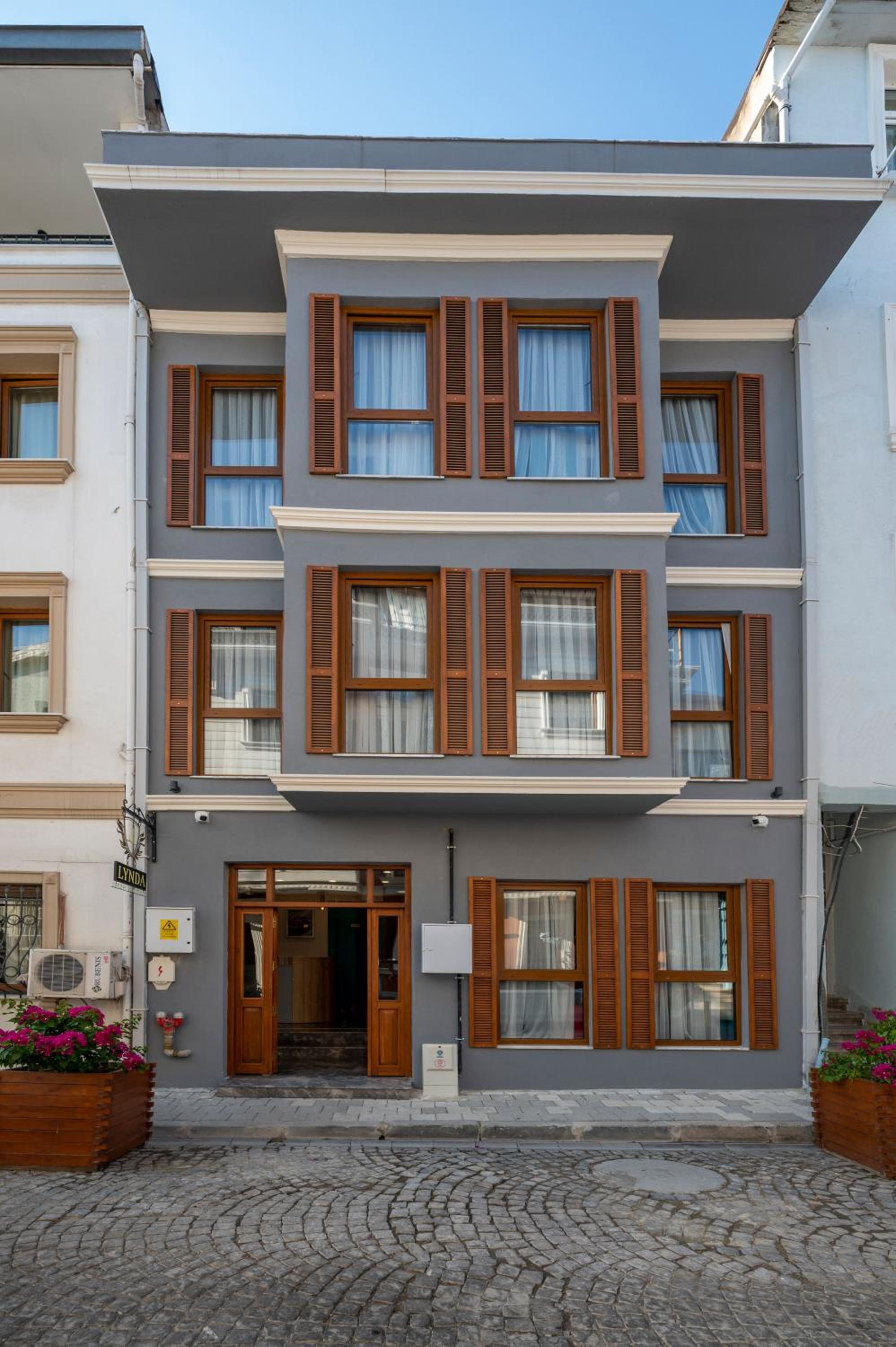 Hotel Lynda Hotel - Image 1