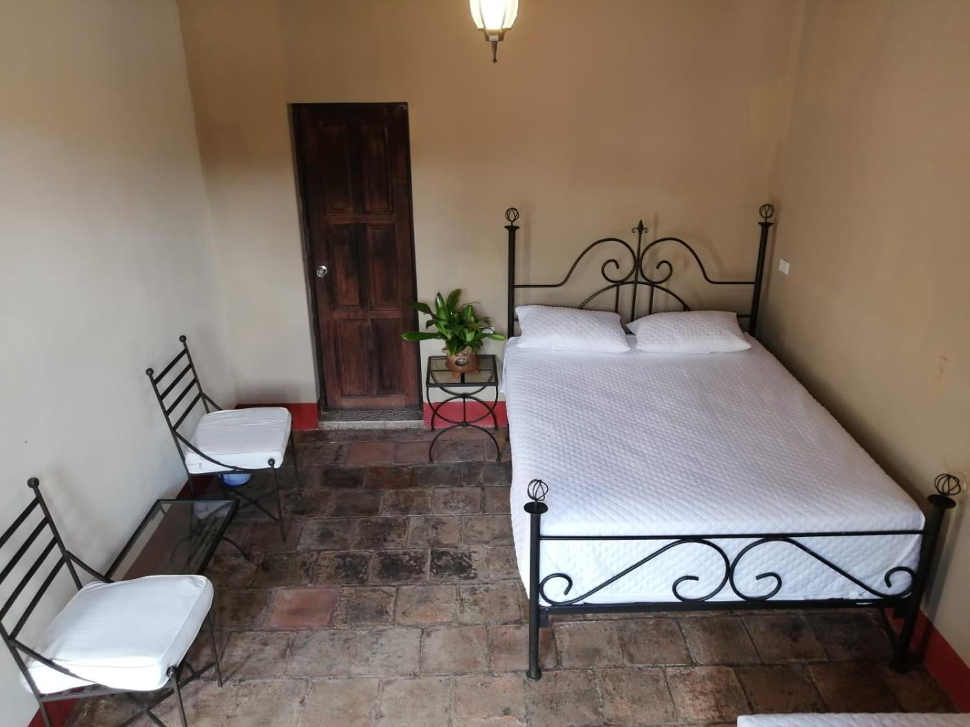 Hostel Hopa Antigua view 4