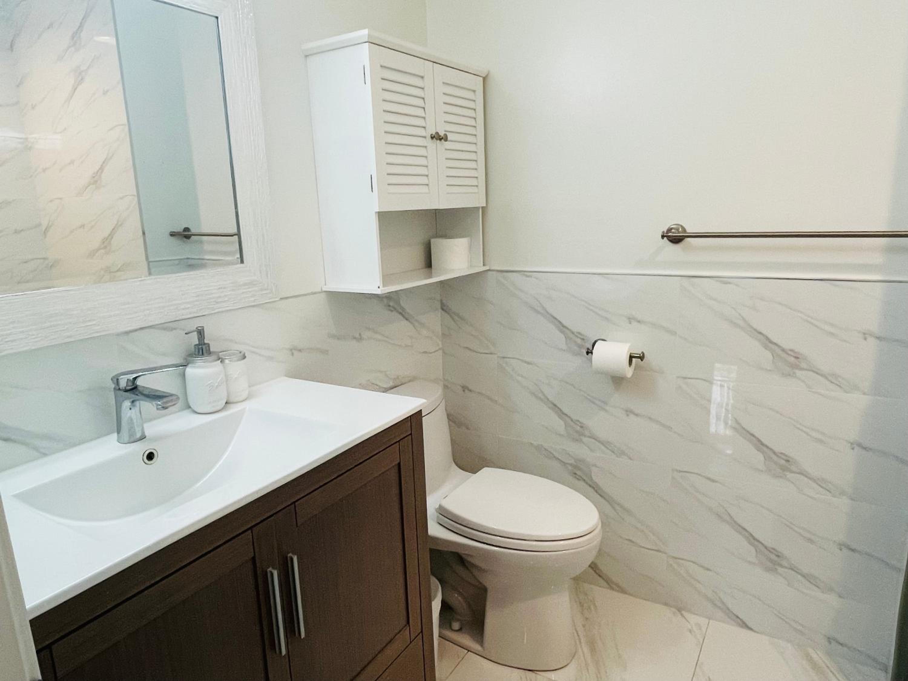 Adorable 2-Bedroom Basement in Vancouver