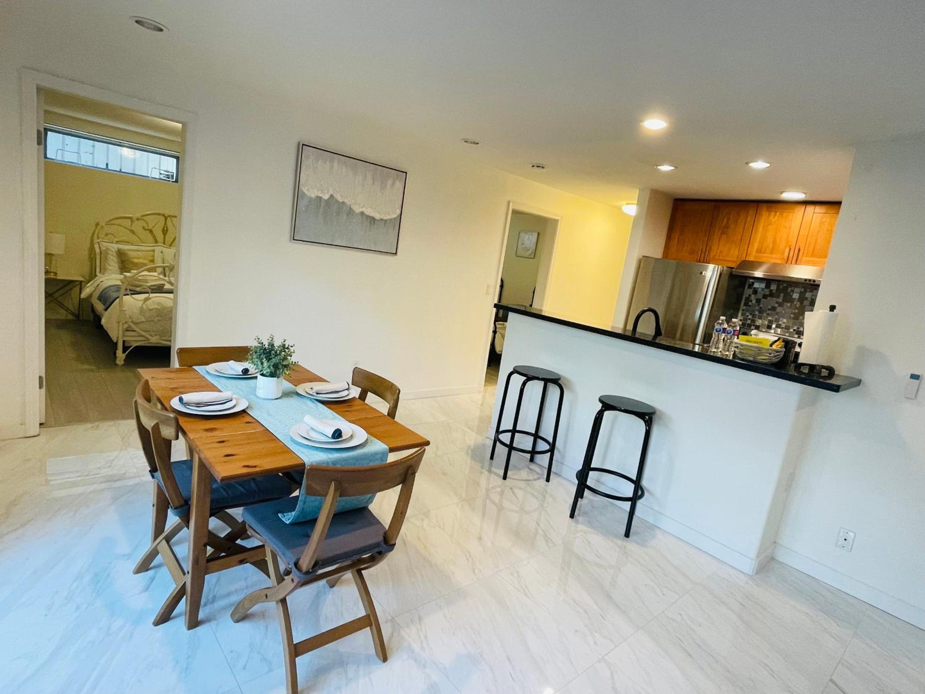 Adorable 2-Bedroom Basement in Vancouver