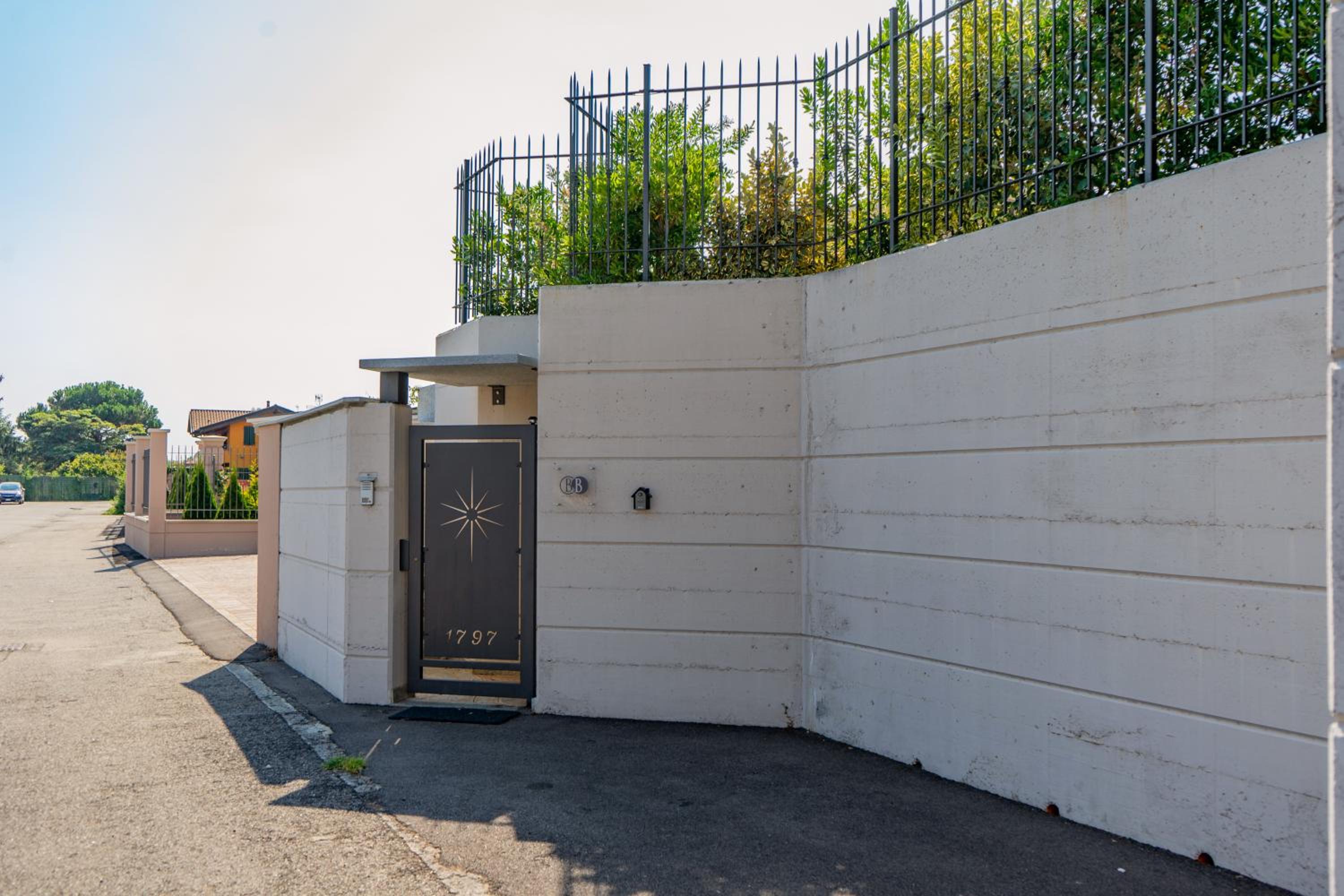 Somma Lombardo Vacations - BB Margante - Property Image 1