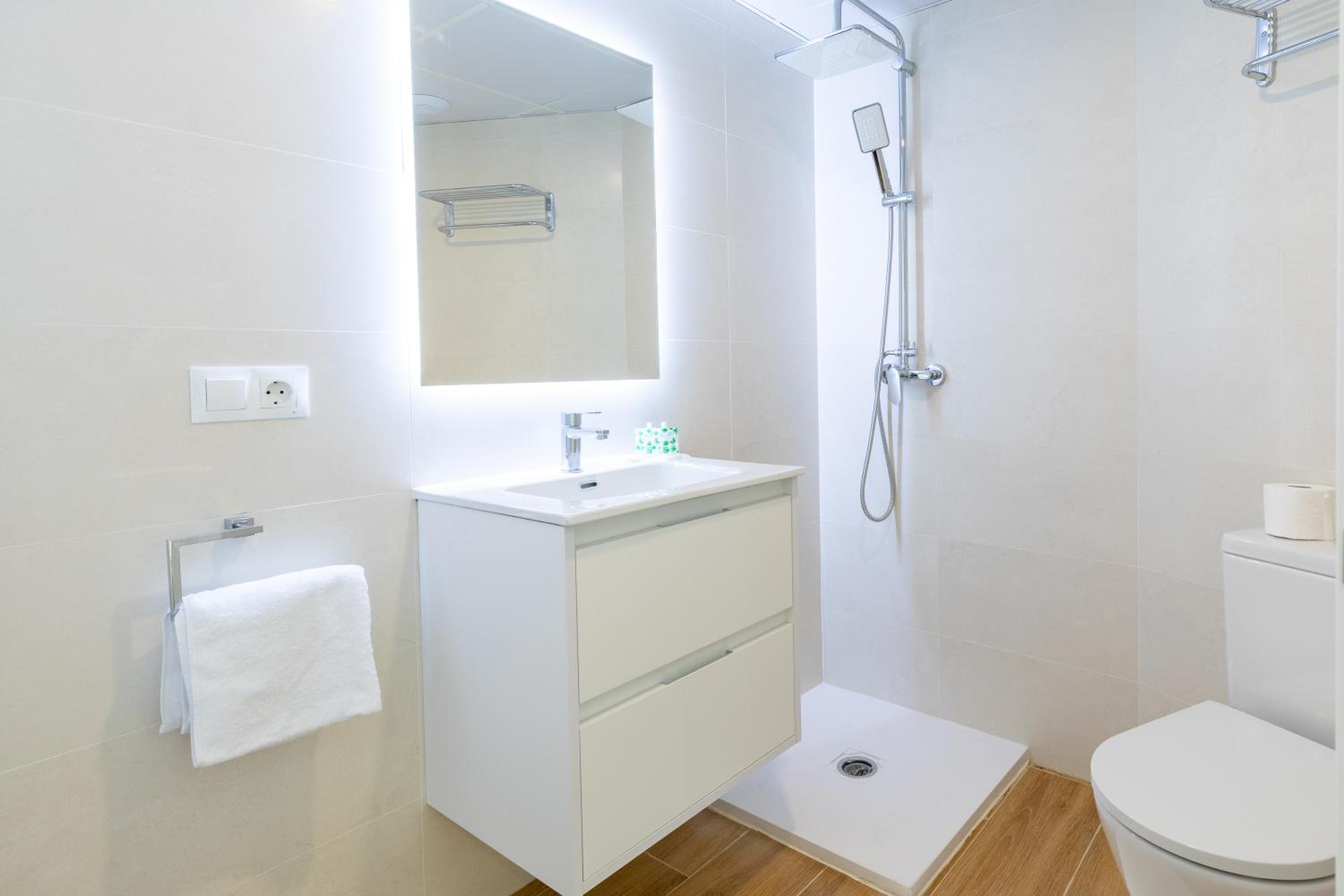 Travel Habitat Alameda Suites.