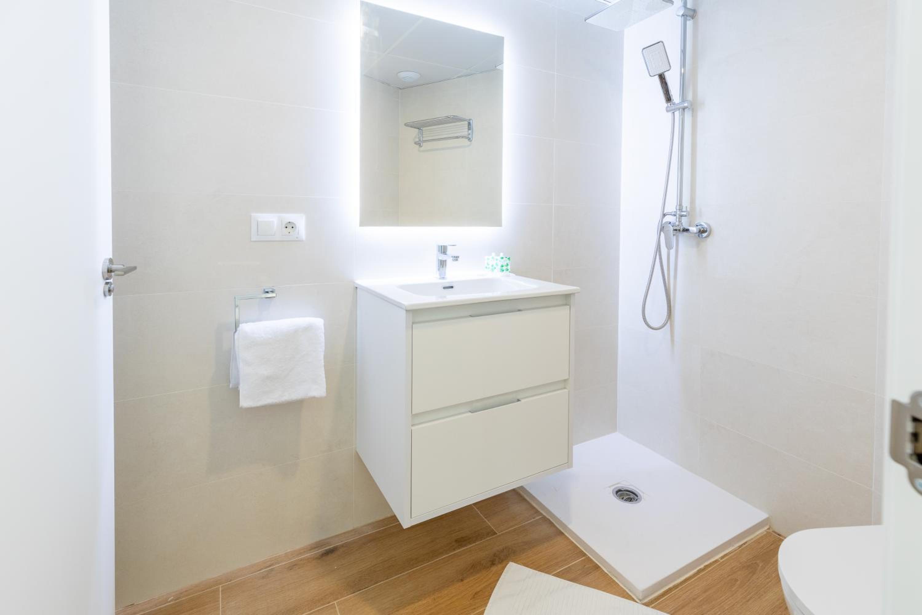 Travel Habitat Alameda Suites.