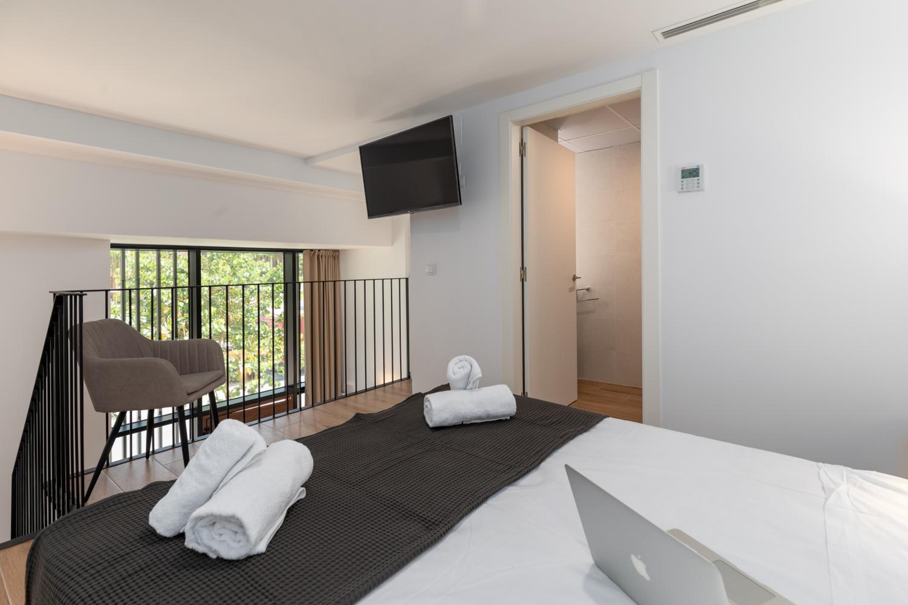 Travel Habitat Alameda Suites.