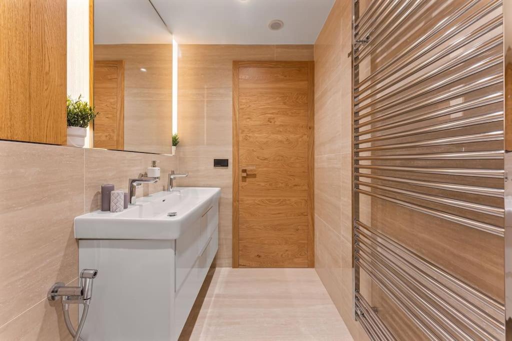 Residence Koubek - Útulný apartmán s výhledem a parkováním