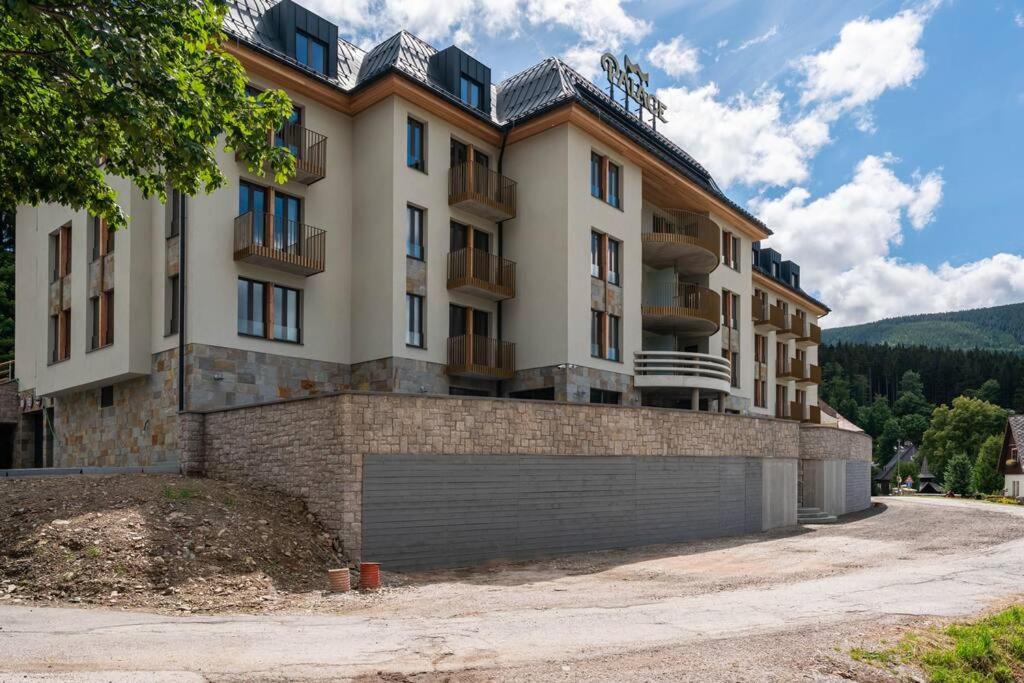 Residence Koubek - Útulný apartmán s výhledem a parkováním