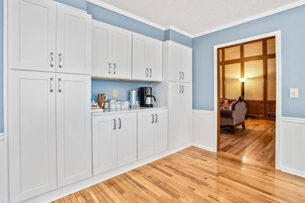 Lovely 5Bed, 3-FullBath ! 5min to free way I-85 view 4