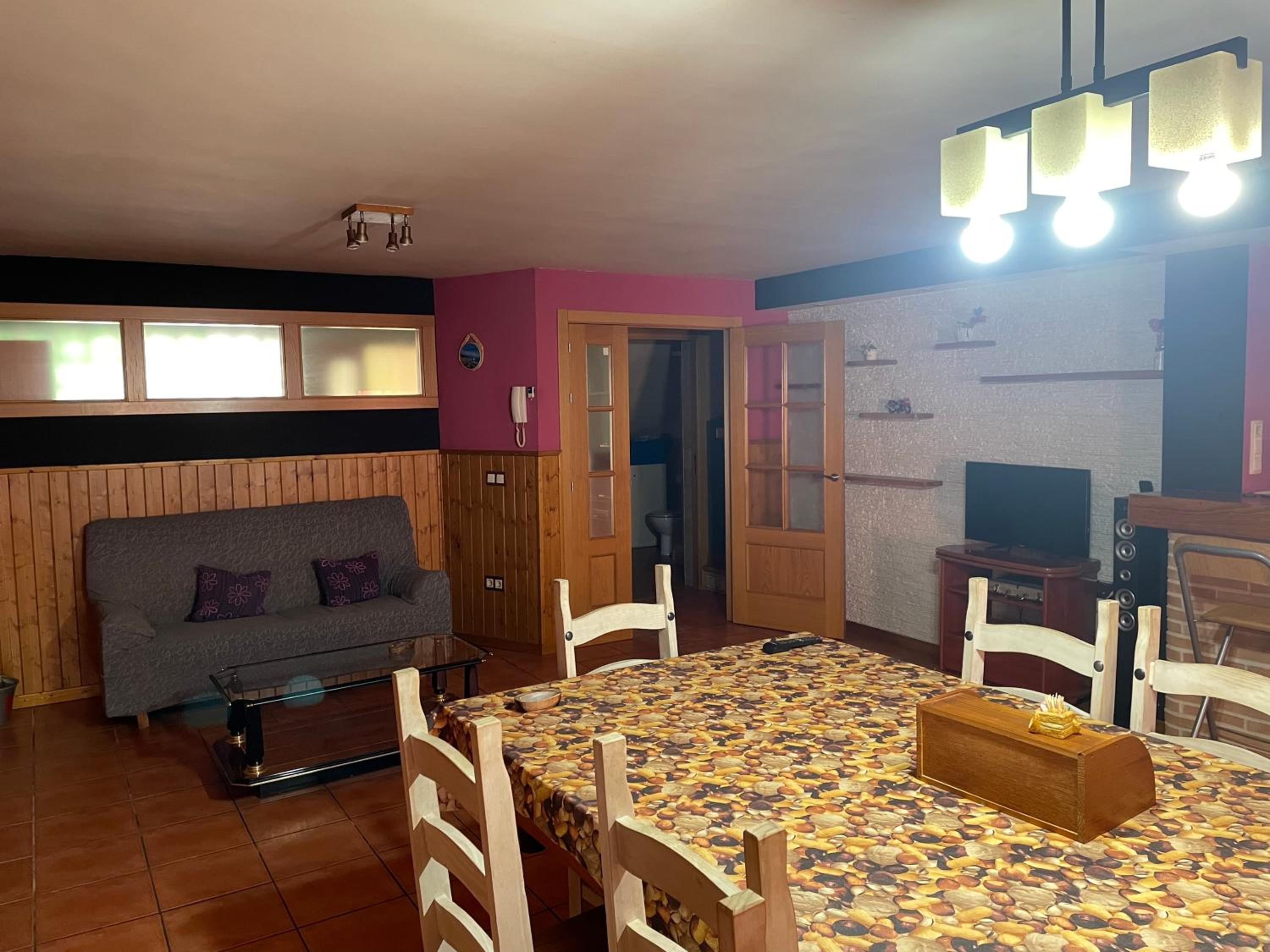 Casa espaciosa con sala de juntas