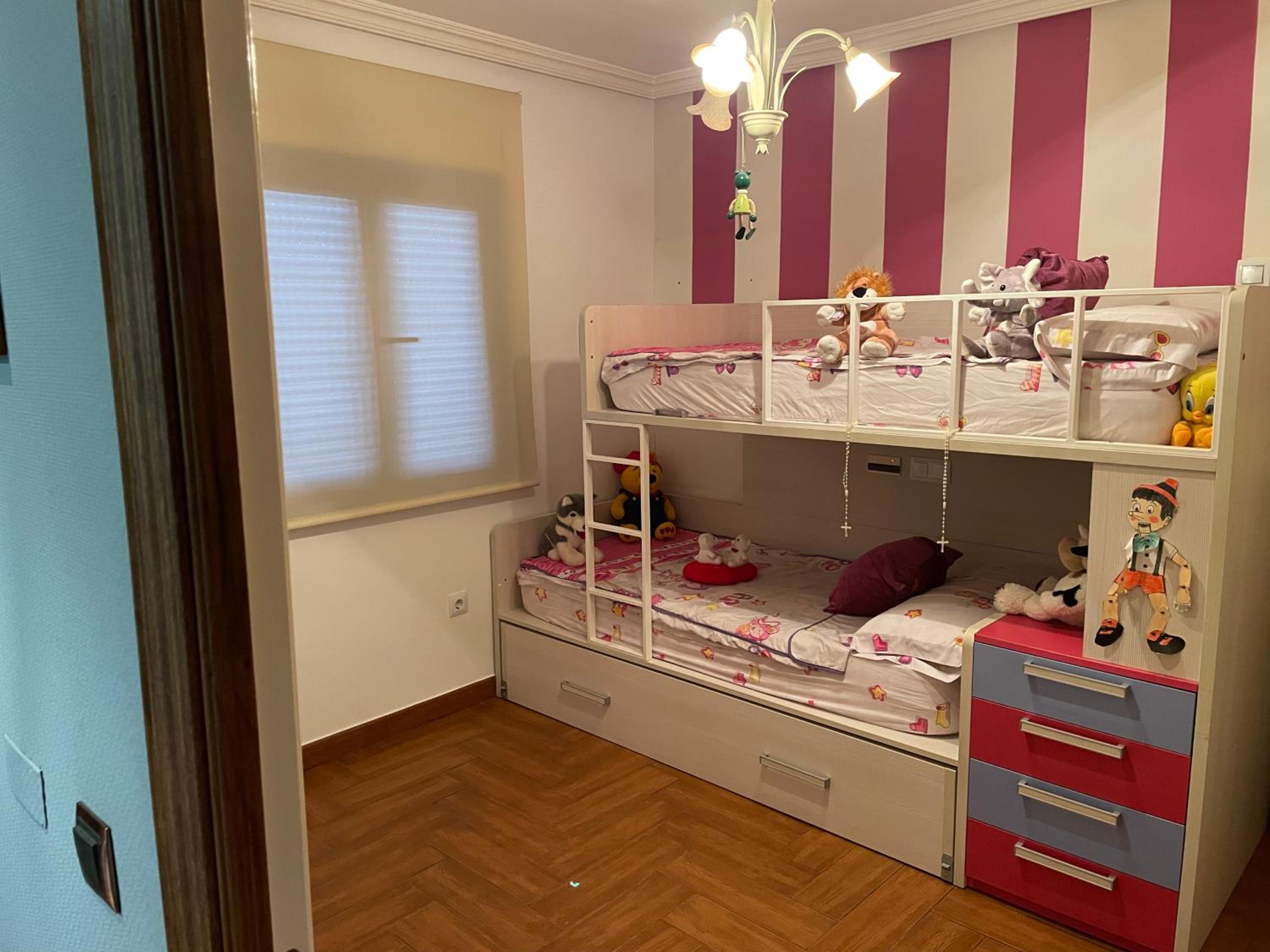 Casa espaciosa con sala de juntas