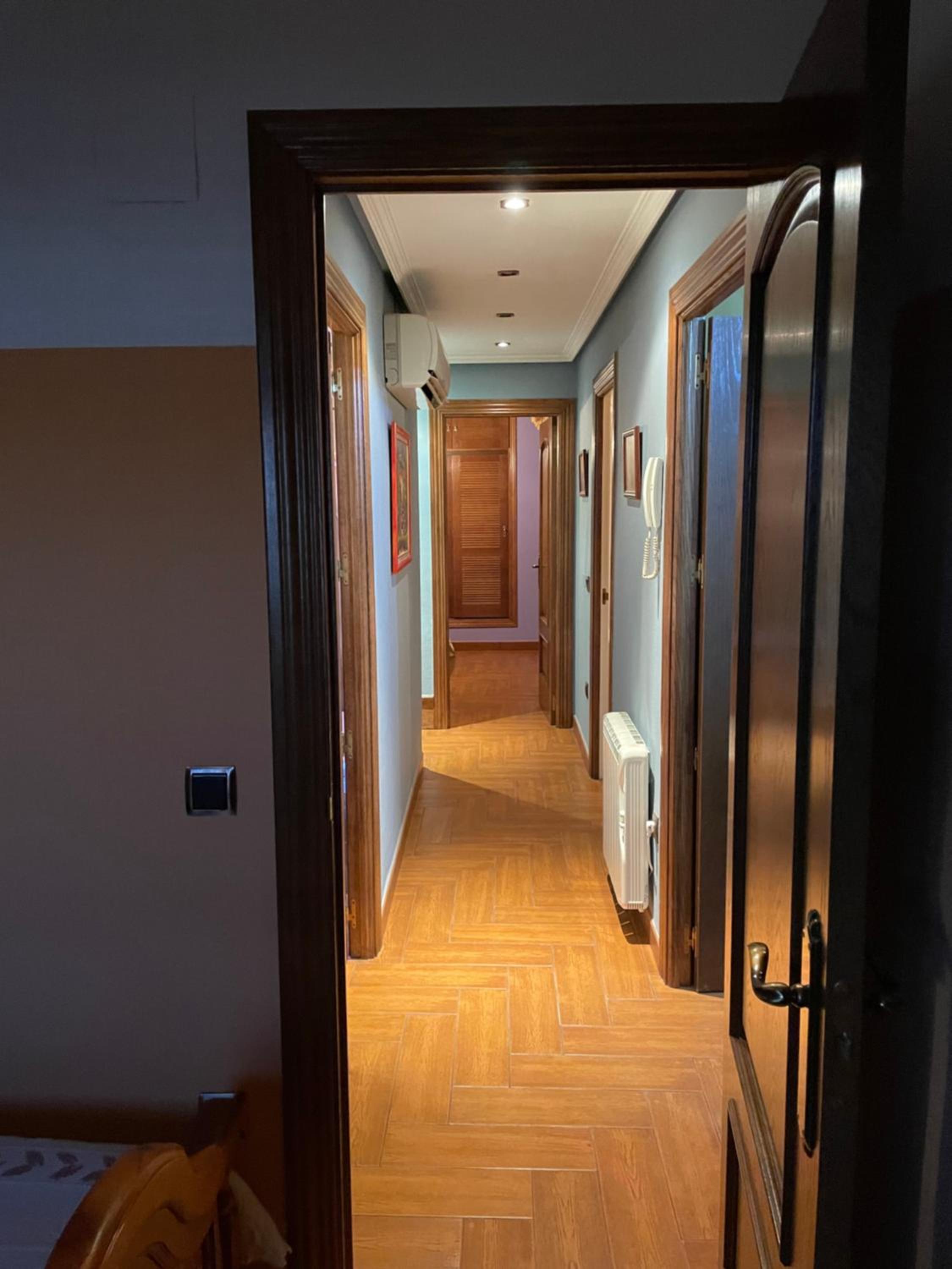 Casa espaciosa con sala de juntas