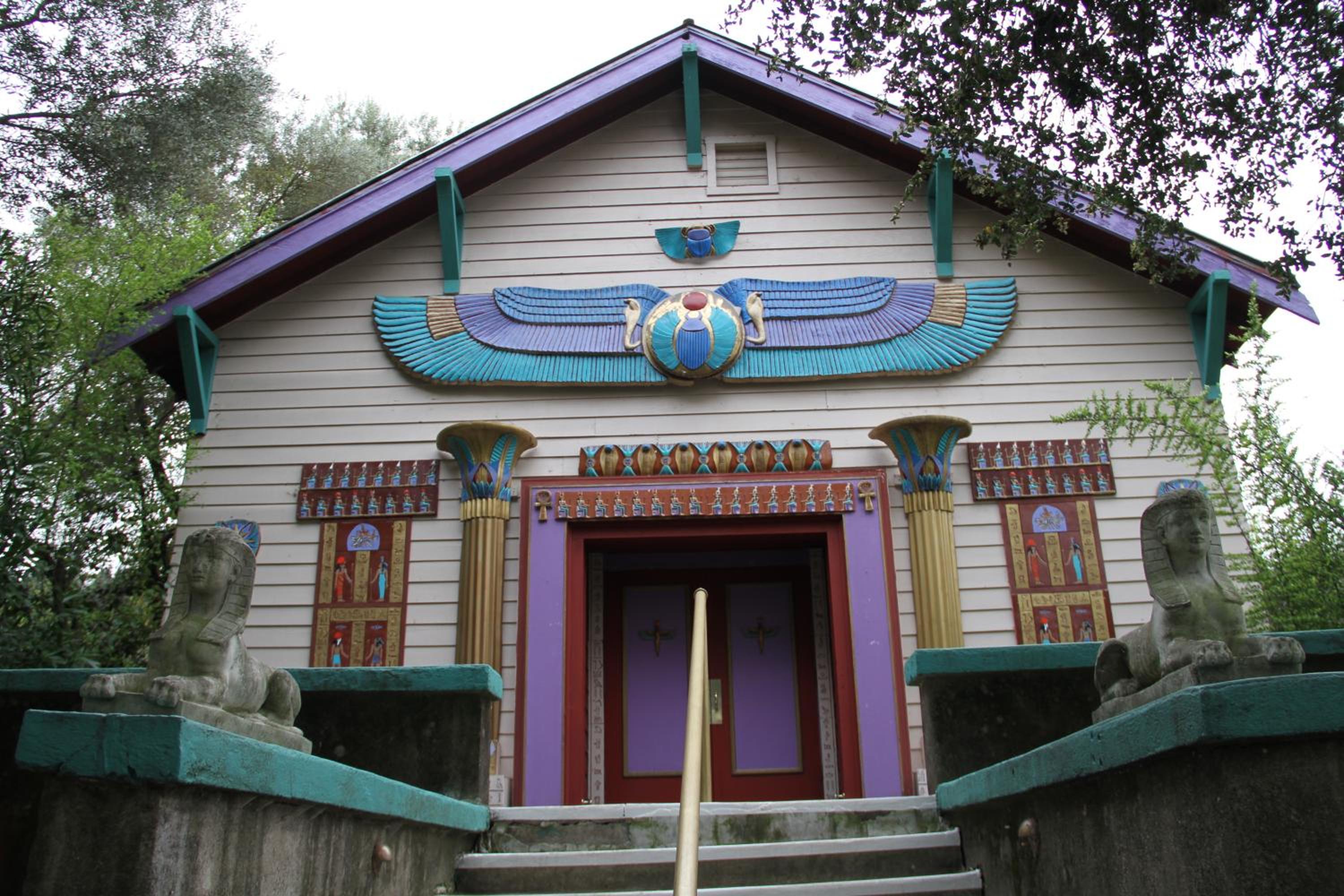 Hobbit Hut