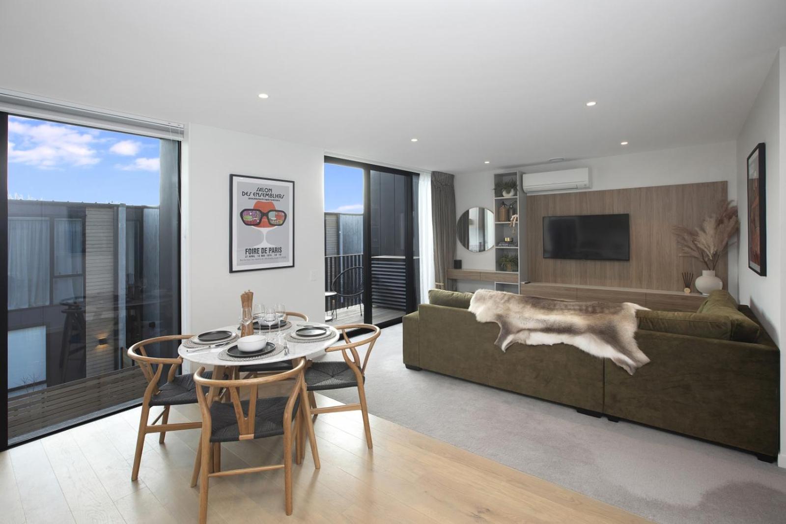 URBAN RETREAT -Architectural award winning 2BM 2bath - Free parking! view 2