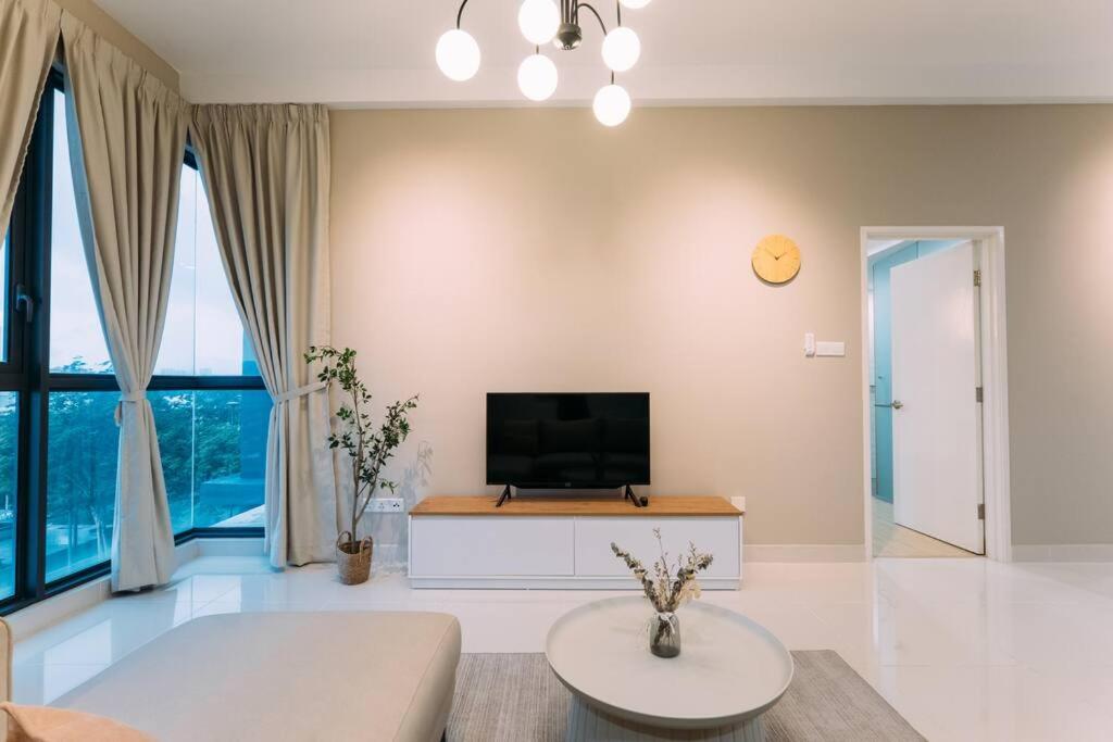 NEW! French Style 3BR 8pax Mytown Sunway Velocity
