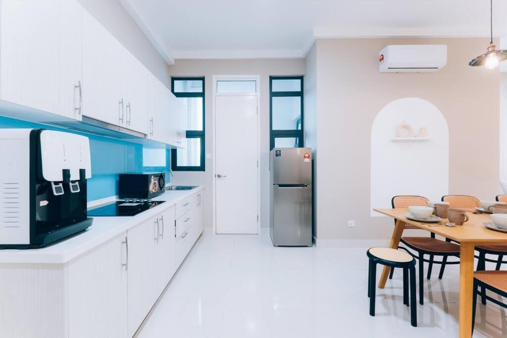 NEW! French Style 3BR 8pax Mytown Sunway Velocity