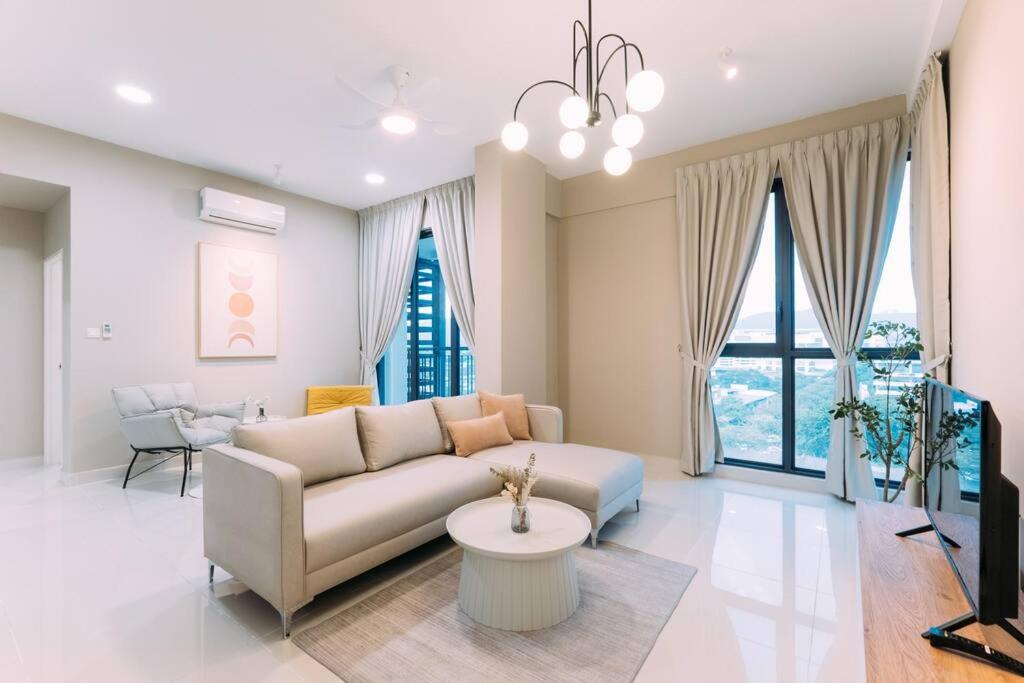 NEW! French Style 3BR 8pax Mytown Sunway Velocity