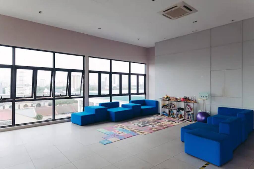 NEW! French Style 3BR 8pax Mytown Sunway Velocity