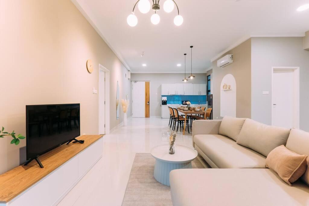 NEW! French Style 3BR 8pax Mytown Sunway Velocity