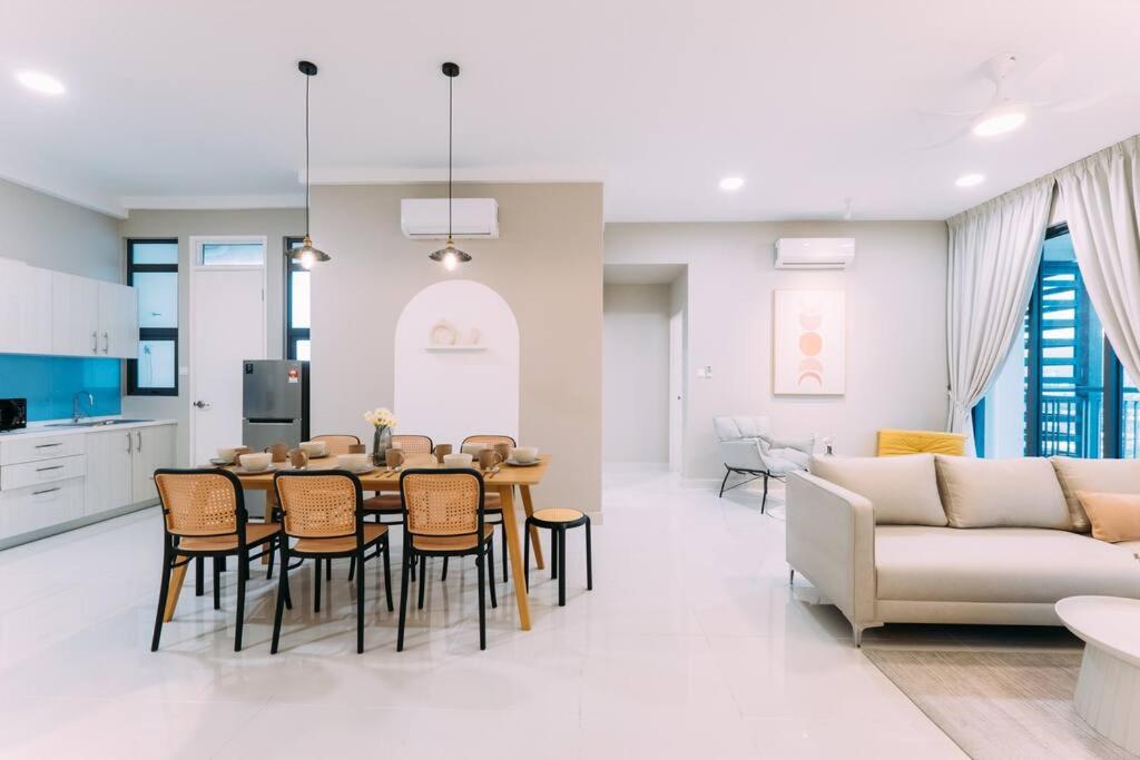 NEW! French Style 3BR 8pax Mytown Sunway Velocity