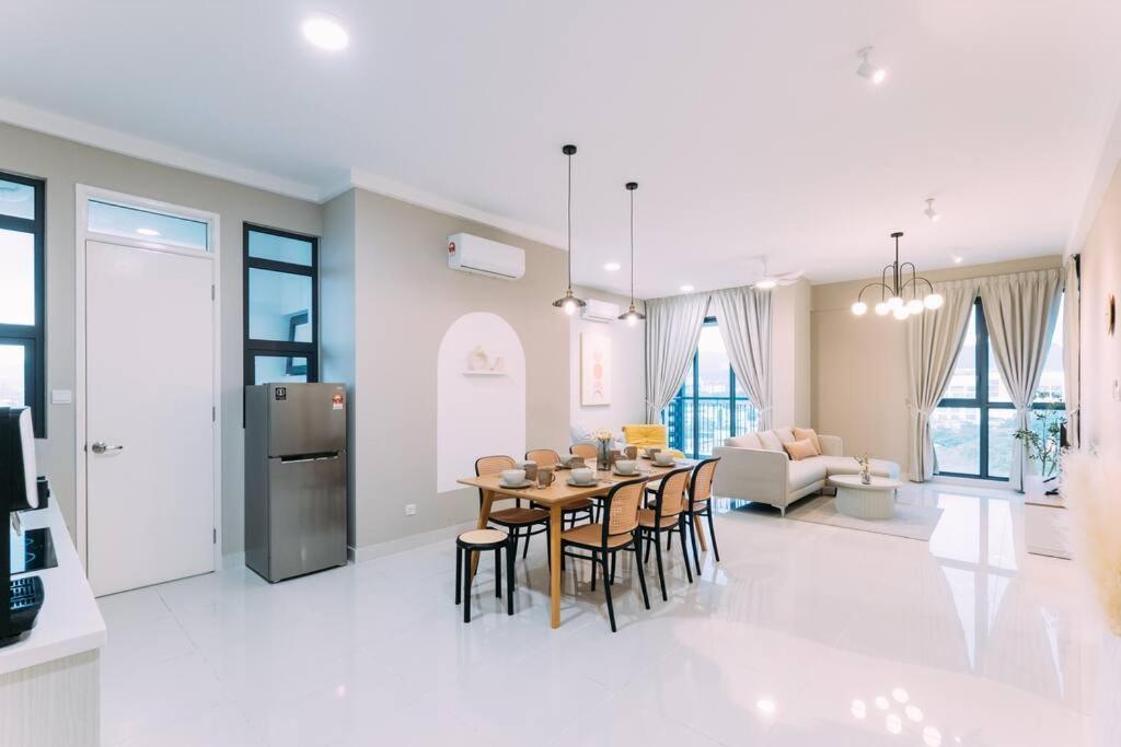 NEW! French Style 3BR 8pax Mytown Sunway Velocity