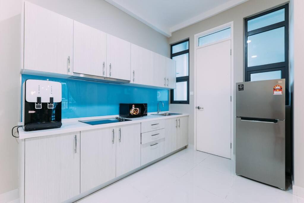 NEW! French Style 3BR 8pax Mytown Sunway Velocity