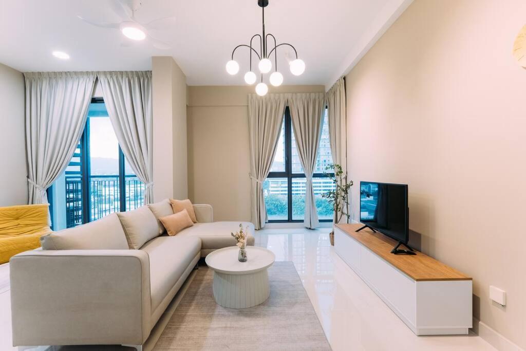 NEW! French Style 3BR 8pax Mytown Sunway Velocity
