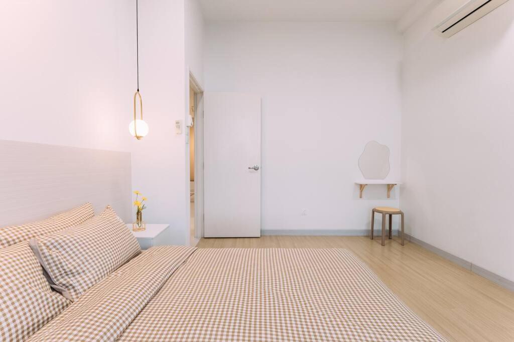 NEW! French Style 3BR 8pax Mytown Sunway Velocity