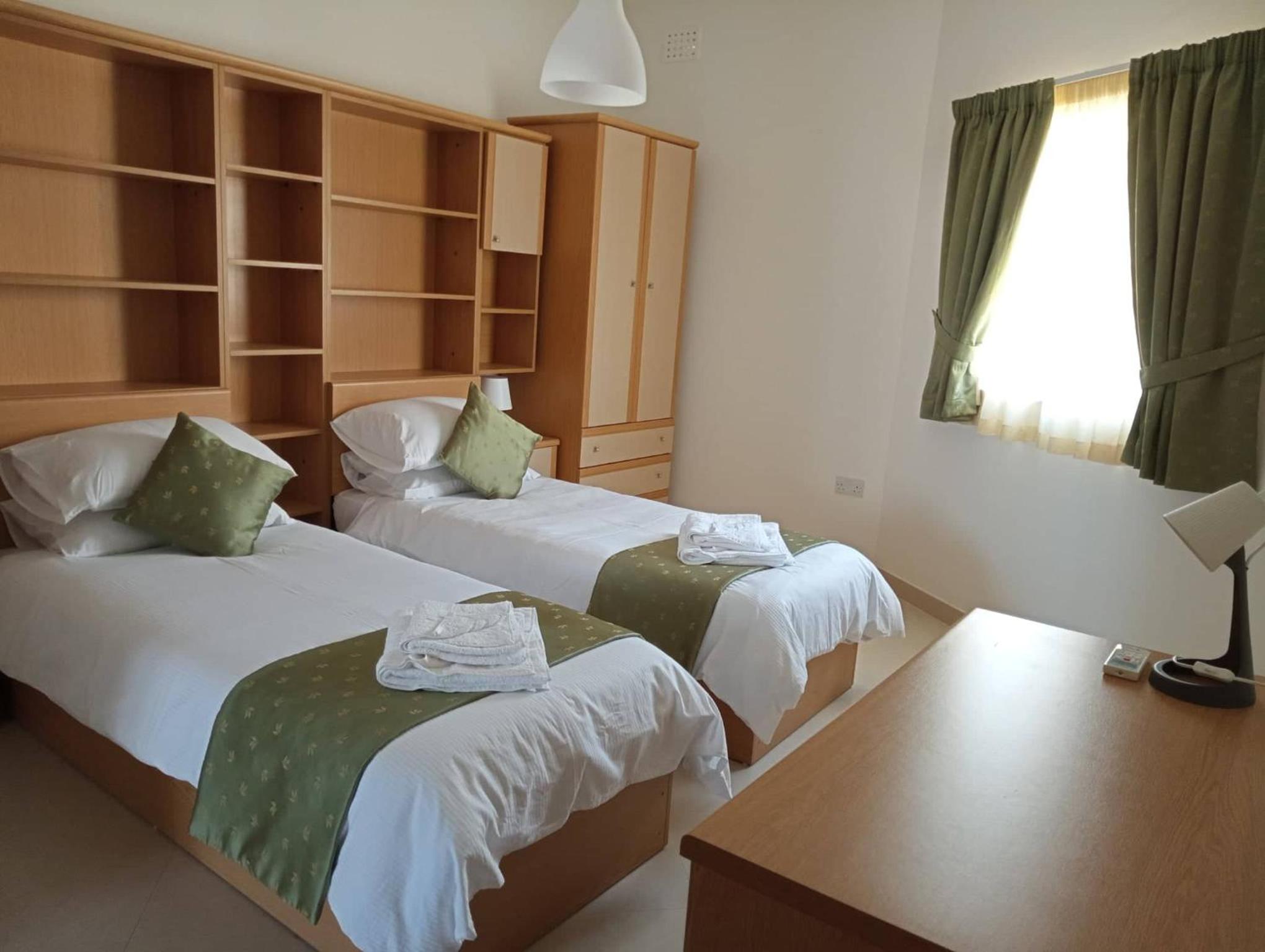 3 Bed Modern Air-conditioned Apartment with Roof Terrace - Ample Parking view 5