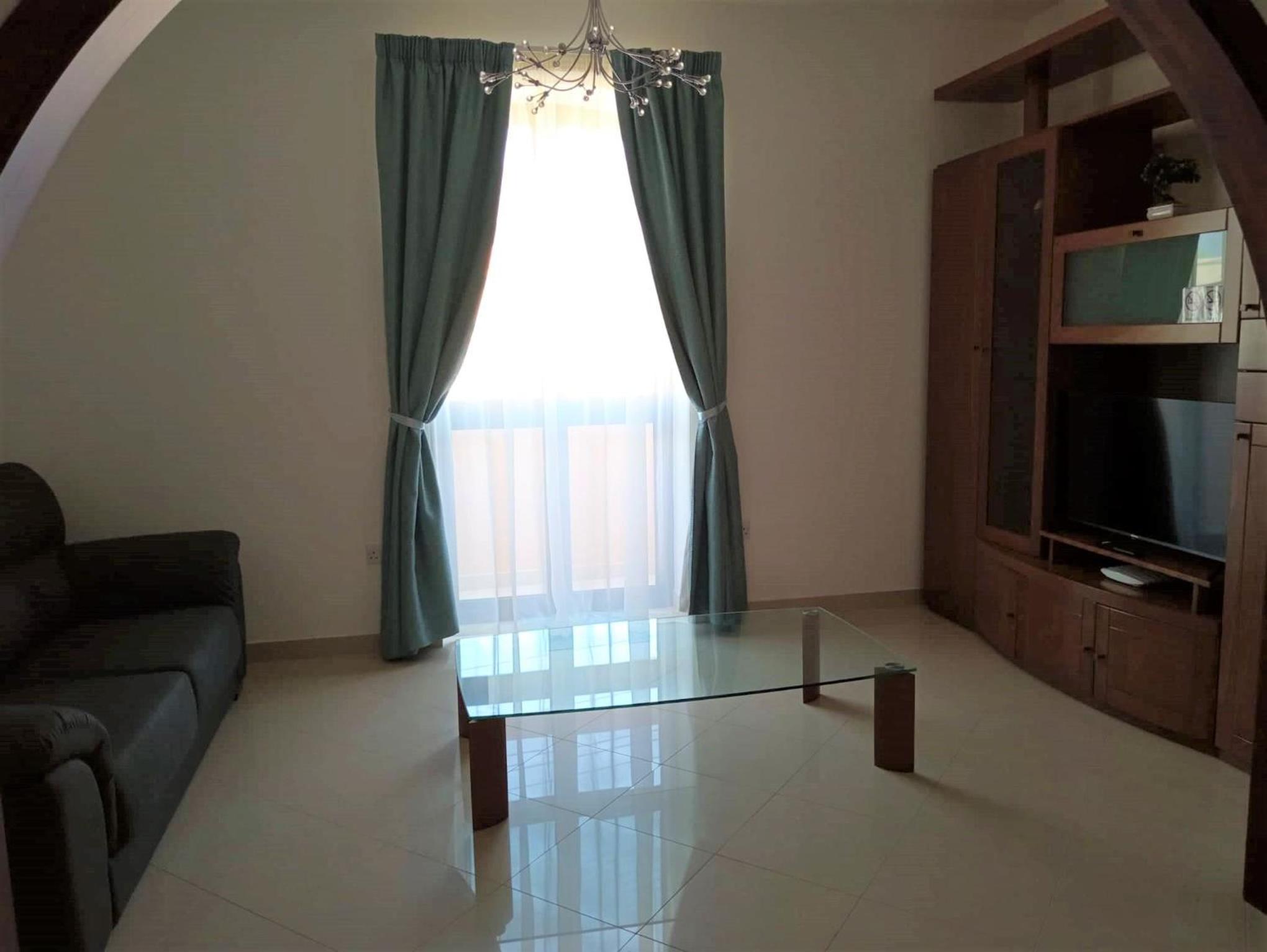 3 Bed Modern Air-conditioned Apartment with Roof Terrace - Ample Parking view 4