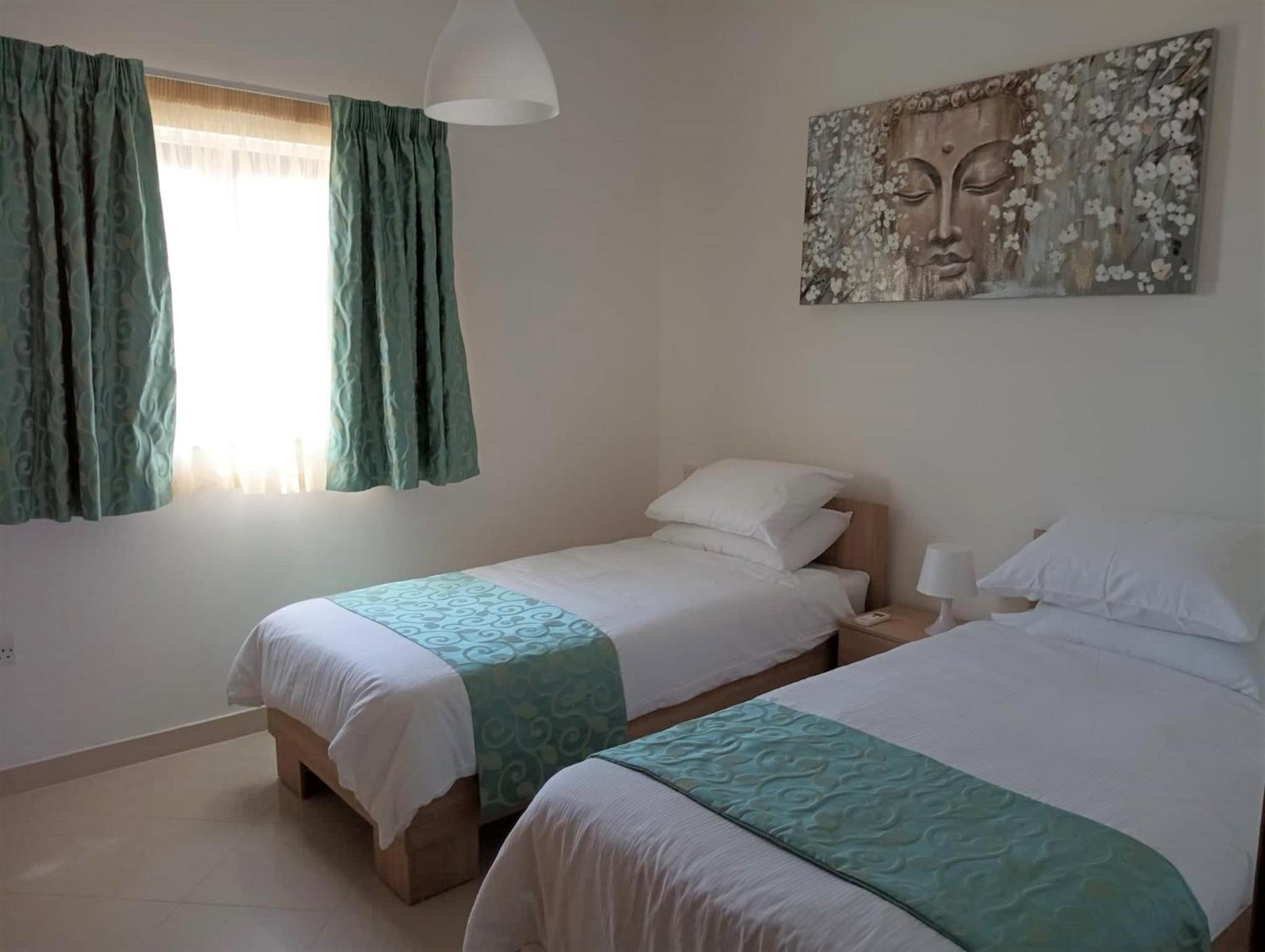 3 Bed Modern Air-conditioned Apartment with Roof Terrace - Ample Parking view 2