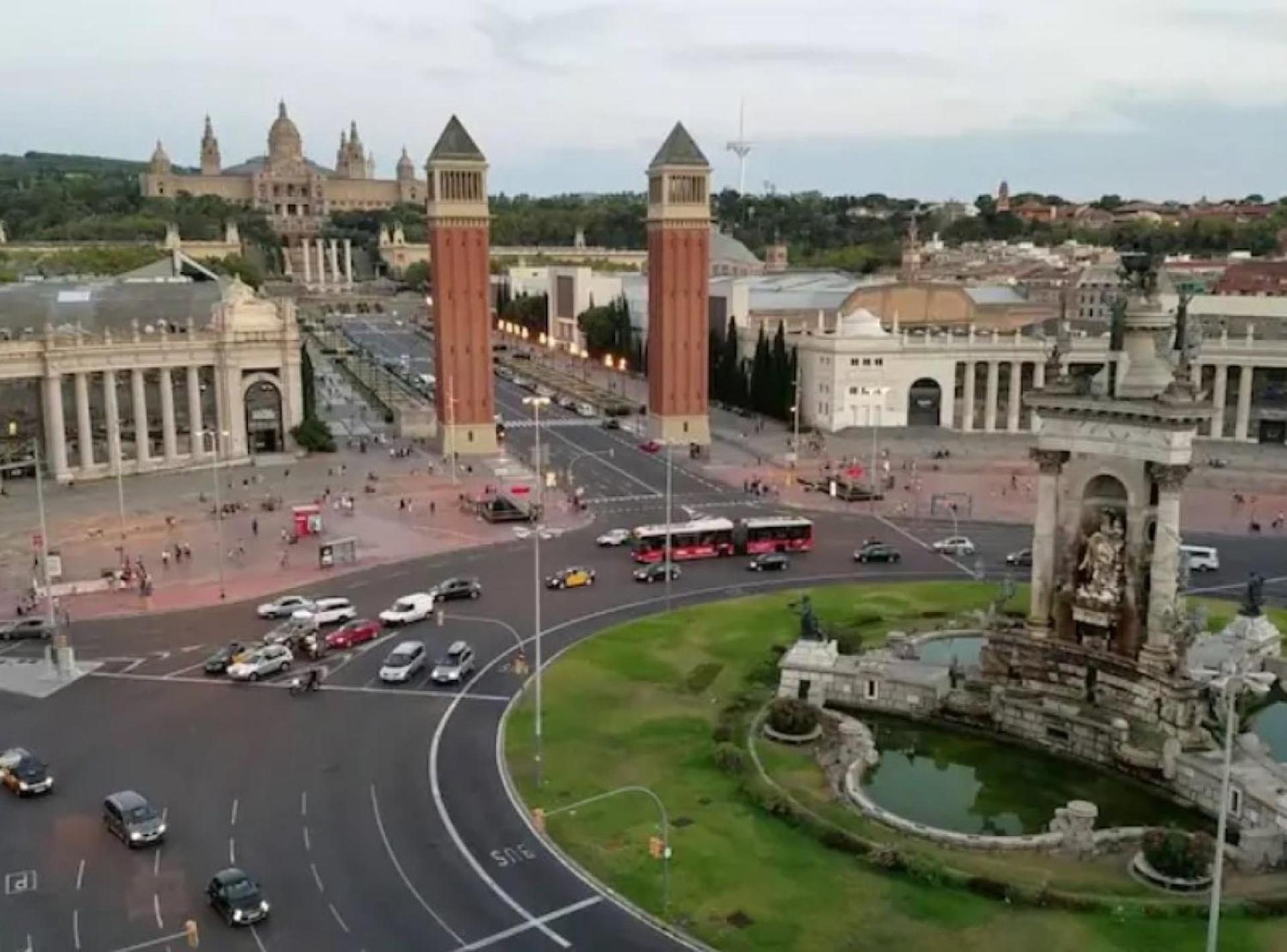 RamblasRentals Stylish Bright 3BR New Catalan Flat 10m Ramblas - Parking - Wifi