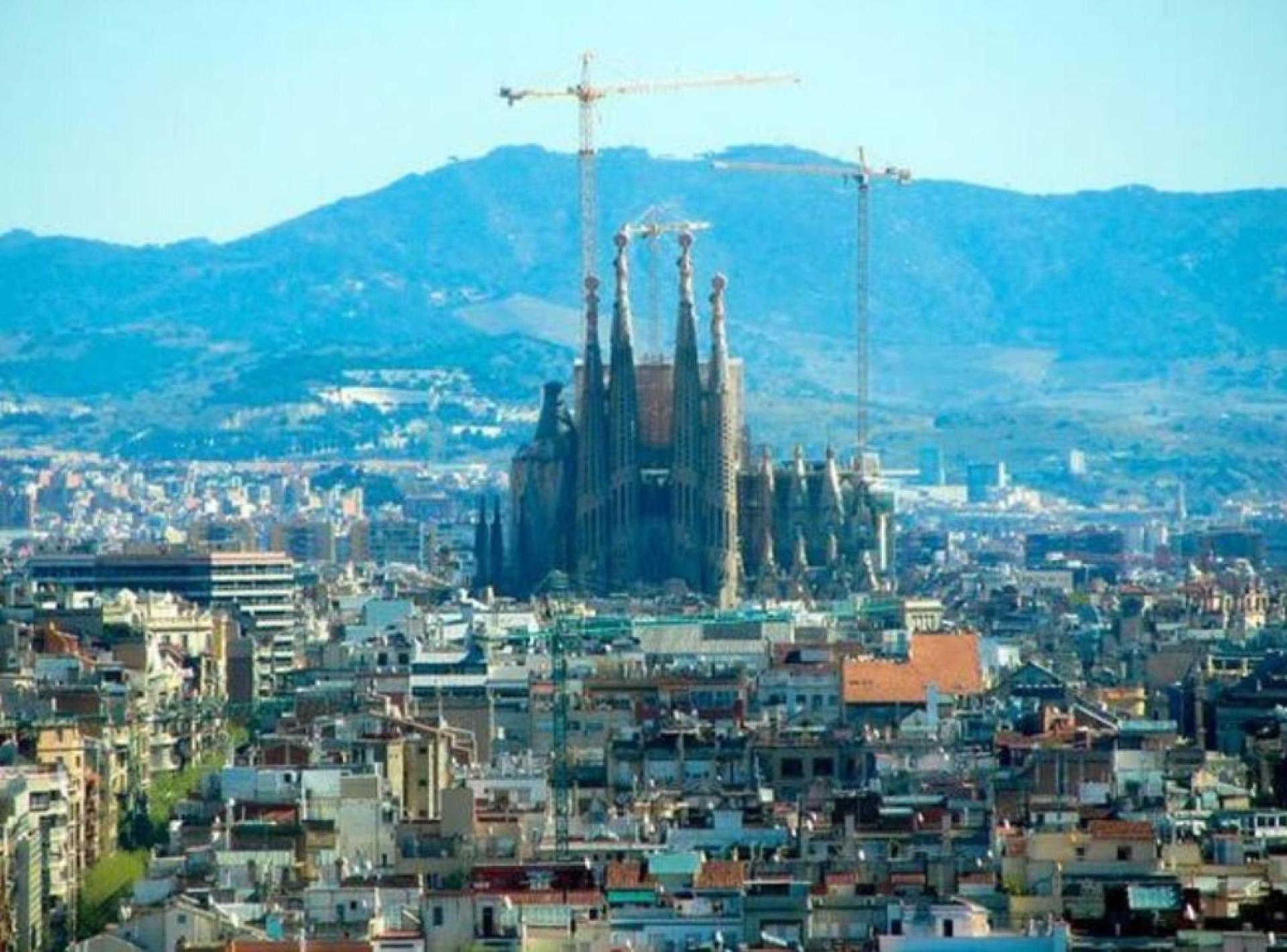 RamblasRentals Stylish Bright 3BR New Catalan Flat 10m Ramblas - Parking - Wifi