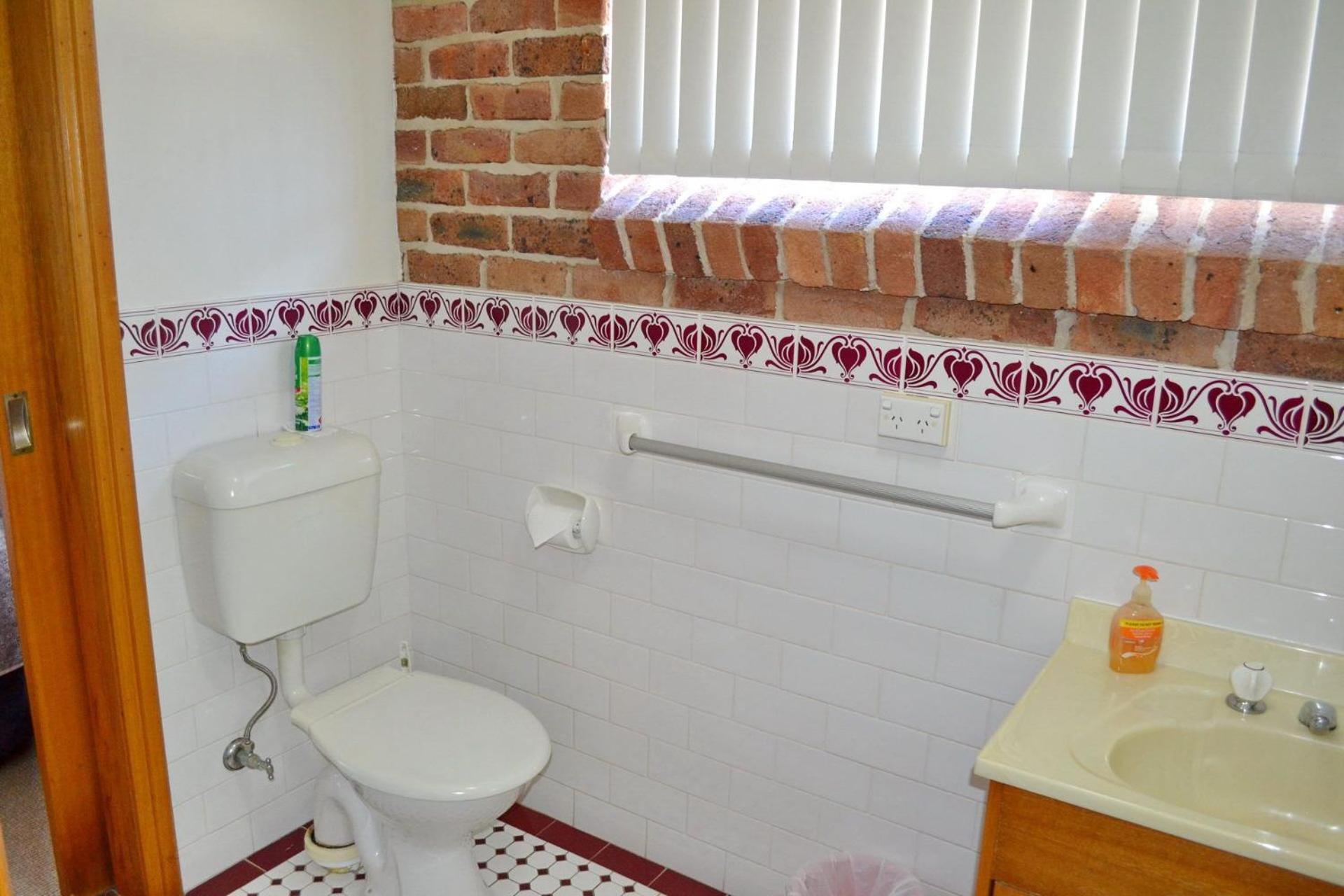 Birchgrove Terrace 1 - Bring your own linen