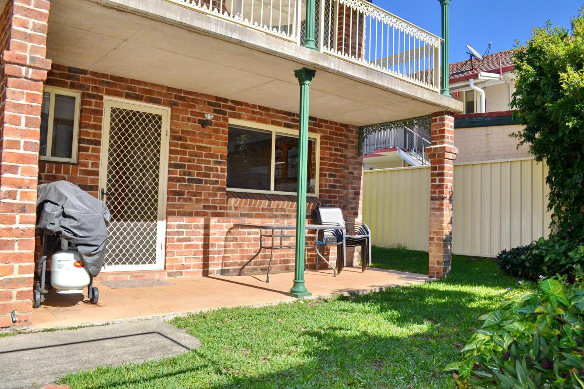Birchgrove Terrace 1 - Bring your own linen
