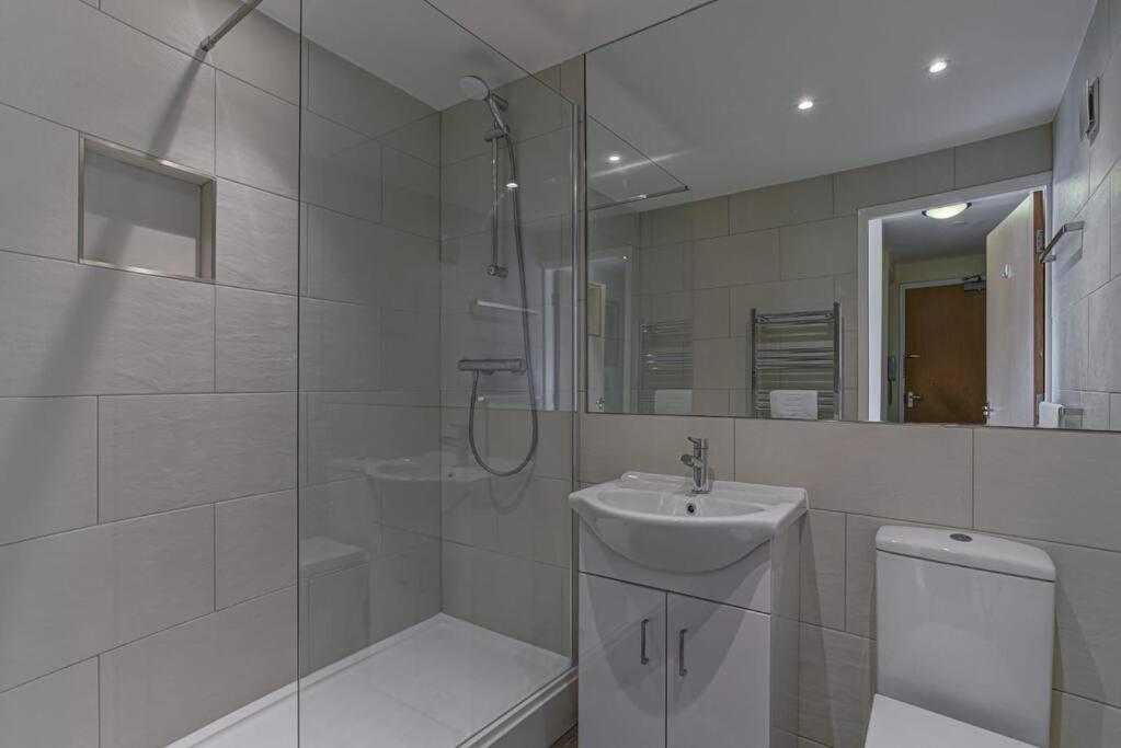 1 Bed NQ Penthouse Panoramic Views photo 4