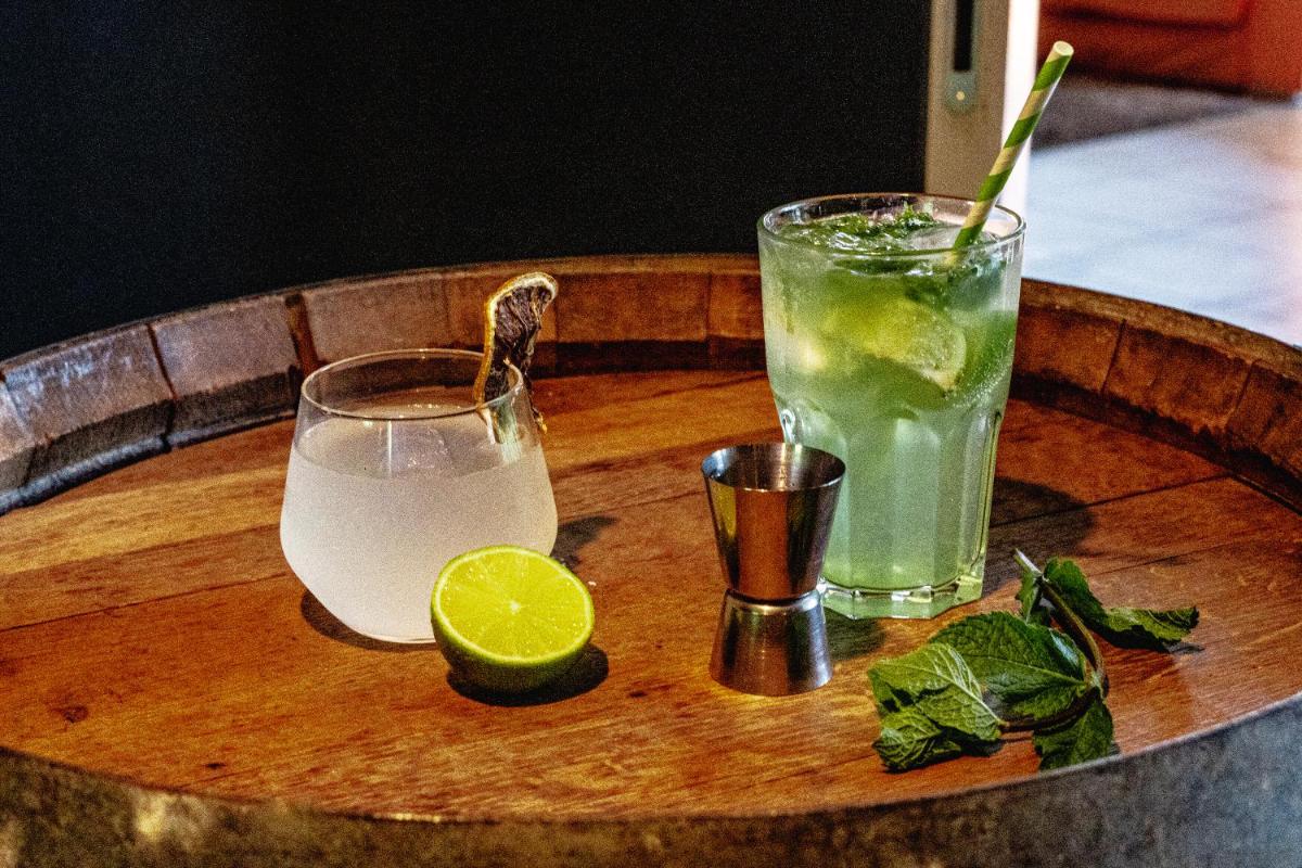 bar
